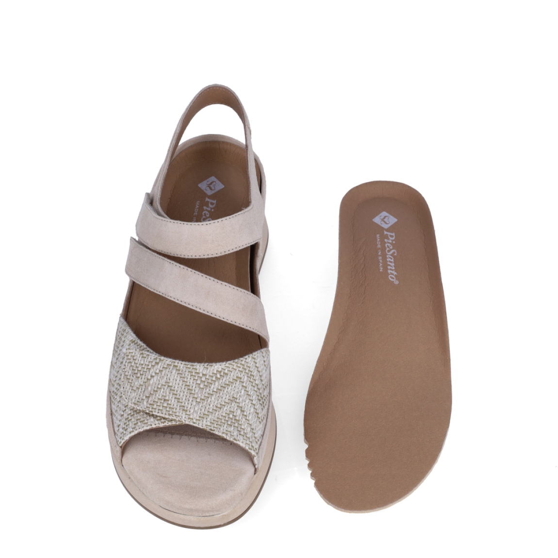 Sandalias de la marca PieSanto, modelo TERE. Exterior de las sandalias en ante color beig con tiras en pala. Interior de las sandalias en piel color beig, con plantilla acolchada y extraíble para máxima comodidad. Cierre de las sandalias PieSanto con triple velcro y cuña de 5cm de altura. Estas sandalias PieSanto TERE son un complemento ligero y perfecto para esta temporada. No te puede faltar en el armario.