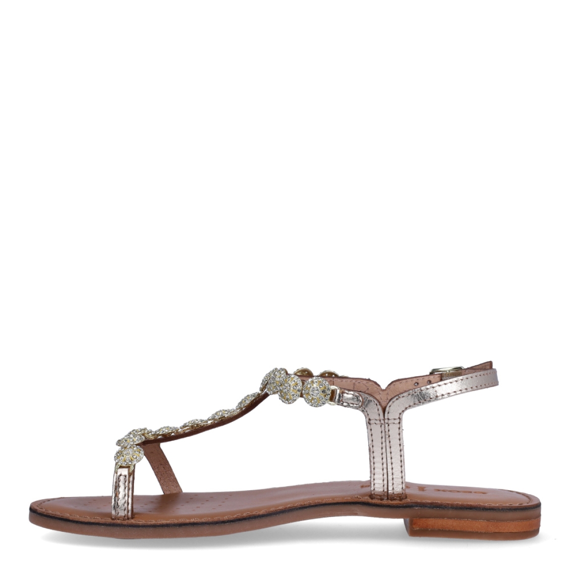 Sandalias de la marca Geox, modelo MEDA. Exterior en piel color oro con aplicaciones de brillantes. Interior en piel color camel. Cierre de sandalias Geox con hebilla. Sandalias con suela plana. Estas sandalias Geox MEDA son unas clásicas, que darán a tu look un estilo único!