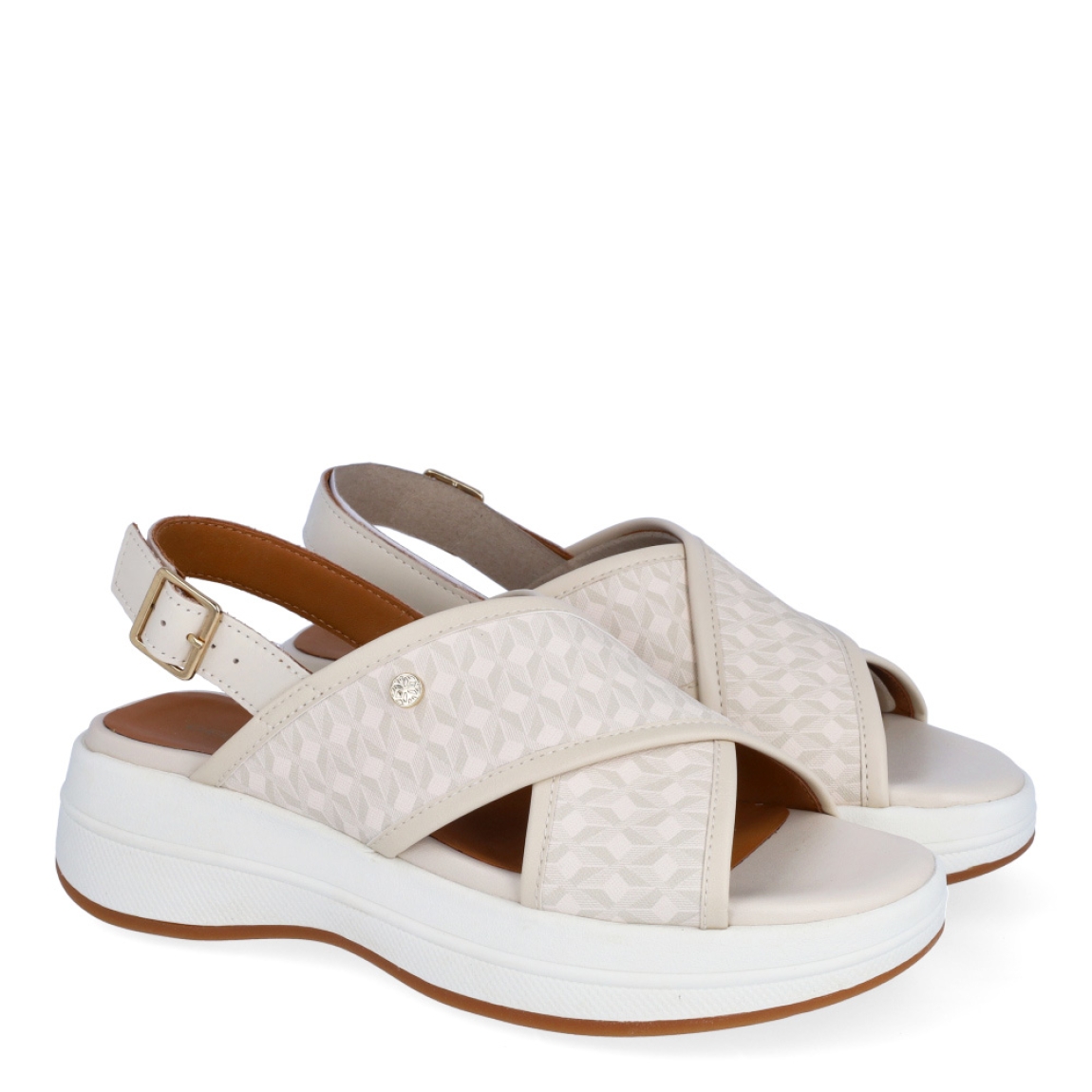 Sandalias de la marca Geox, modelo NORA. Exterior en piel color beig con tiras cruzadas con estampado.Interior en piel color camel. Cierre de sandalias Geox con hebilla. Sandalias con cuña de 4cm de altura. Estas sandalias Geox NORA son unas clásicas, que darán a tu look un estilo único!