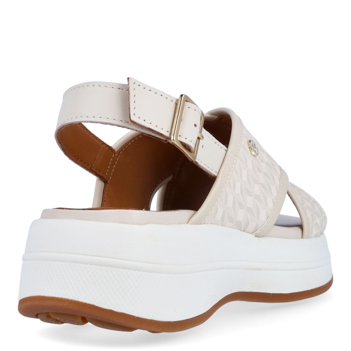 Sandalias de la marca Geox, modelo NORA. Exterior en piel color beig con tiras cruzadas con estampado.Interior en piel color camel. Cierre de sandalias Geox con hebilla. Sandalias con cuña de 4cm de altura. Estas sandalias Geox NORA son unas clásicas, que darán a tu look un estilo único!