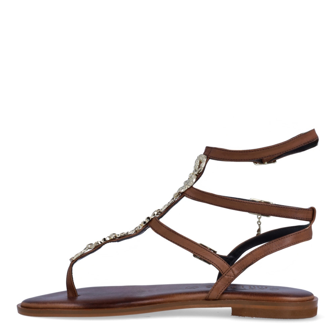 Esclavas de la marca Caryatis, modelo BEATRIZ. Exterior de las sandalias en piel color marrón con detalles en metal dorado en la pala. Cierre de las sandalias con triple hebilla. Estas sandalias Caryatis BEATRIZ, tiene un estilo elegante e innovador, que te hará crear diferentes looks elegantes y originales. No puede faltar en tu armario de temporada.
