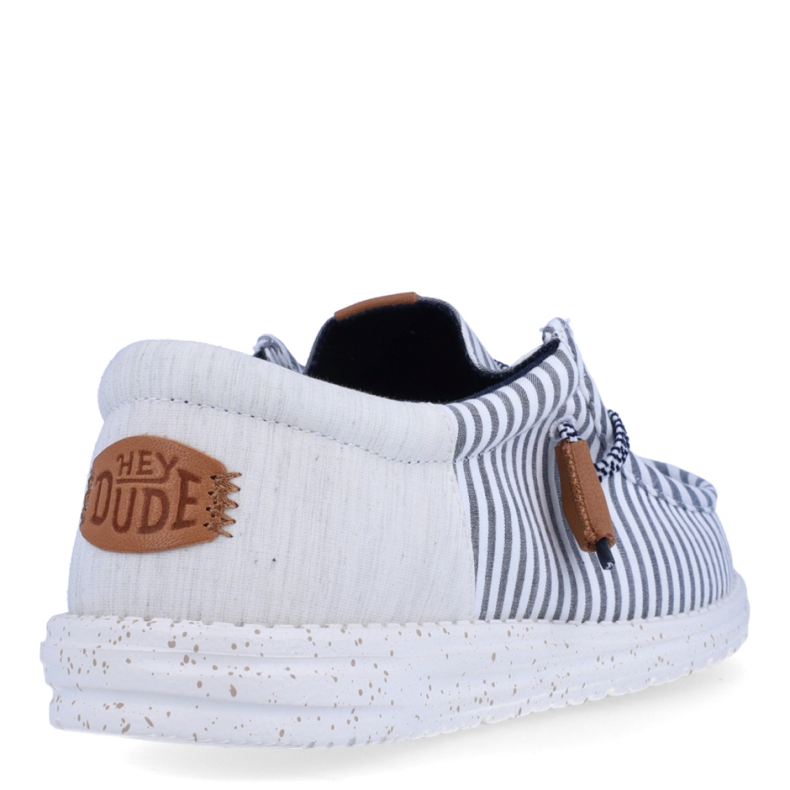 Náuticos de la marca Hey Dude, modelo WALLY FUNK. Exterior de los náuticos en tela color azul a rayas. Interior de los náuticos en tela color azul y plantilla acolchada y extraíble. Cierre de los náuticos Hey Dude con cordones elásticos y suela plana de goma. Estos náuticos Hey Dude WALLY FUNK, son el complemento perfecto para esta temporada, los podrás lucir con la máxima comodidad posible.