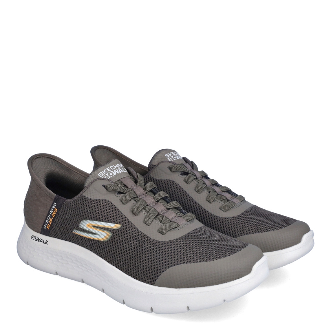 Deportivas de la marca Skechers, modelo GO WALK. Exterior en tela con efecto rejilla color marrón, con logo lateral de la marca. Interior en textil transpirable color verde oscuro con plantilla acolchada y extraíble para máxima comodidad. Cierre con cordones color verde oscuro. Suela de goma con cuña de 3cm de altura. Estas deportivas Skechers GO WALK son ideales para tu día a día, unas clásicas excelentes en comodidad.