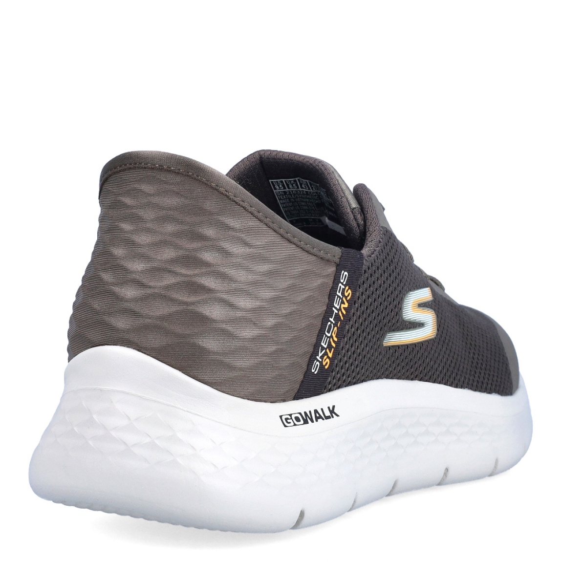Deportivas de la marca Skechers, modelo GO WALK. Exterior en tela con efecto rejilla color marrón, con logo lateral de la marca. Interior en textil transpirable color verde oscuro con plantilla acolchada y extraíble para máxima comodidad. Cierre con cordones color verde oscuro. Suela de goma con cuña de 3cm de altura. Estas deportivas Skechers GO WALK son ideales para tu día a día, unas clásicas excelentes en comodidad.