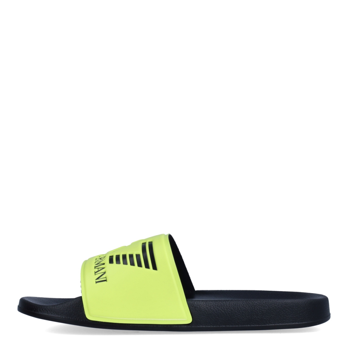 Sandalias de la marca Armani Exchange, modelo EA7. Exterior en neopreno color fluor con el logo en negro. Interior en neopreno color negro con plantilla de goma contorneada moldeada, suela exterior texturizada para mayor agarre. Estas sandalias Armani Exchange EA7 son unas clásicas, ideales para ir a todos lados esta temporada!