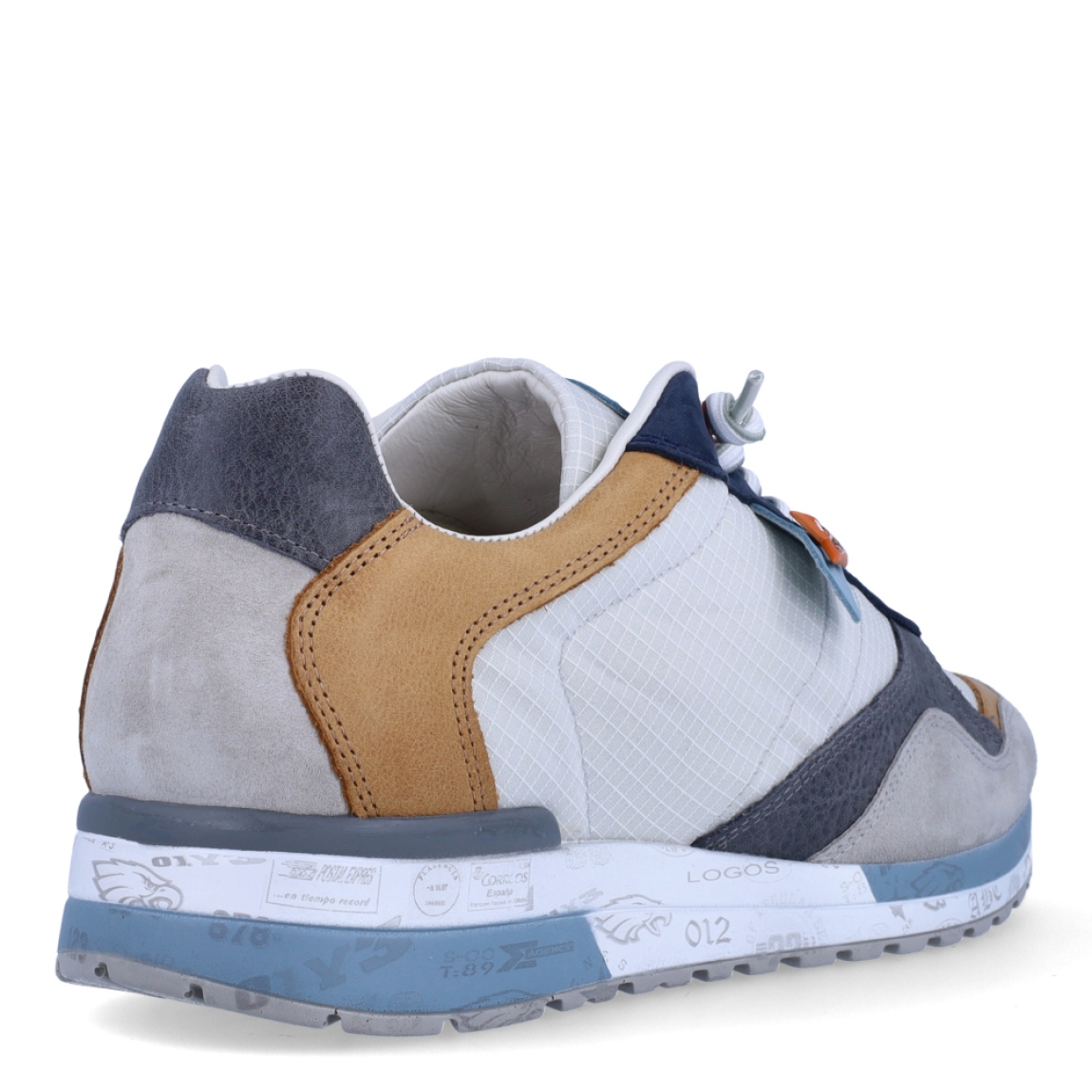 Deportivas de la marca Cetti, modelo 848 XL. Exterior de las deportivas en naylon color gris con detalle en ante color camel. Interior de las deportivas en piel color blanco con plantilla acolchada y extraíble. Cierre de las deportivas Cetti con cordones elásticos y cuña de 3cm. Estas deportivas Cetti 848 XL son unas clásicas de temporada, que te permitirán lucir looks con la máxima comodidad posible en tu día a día.