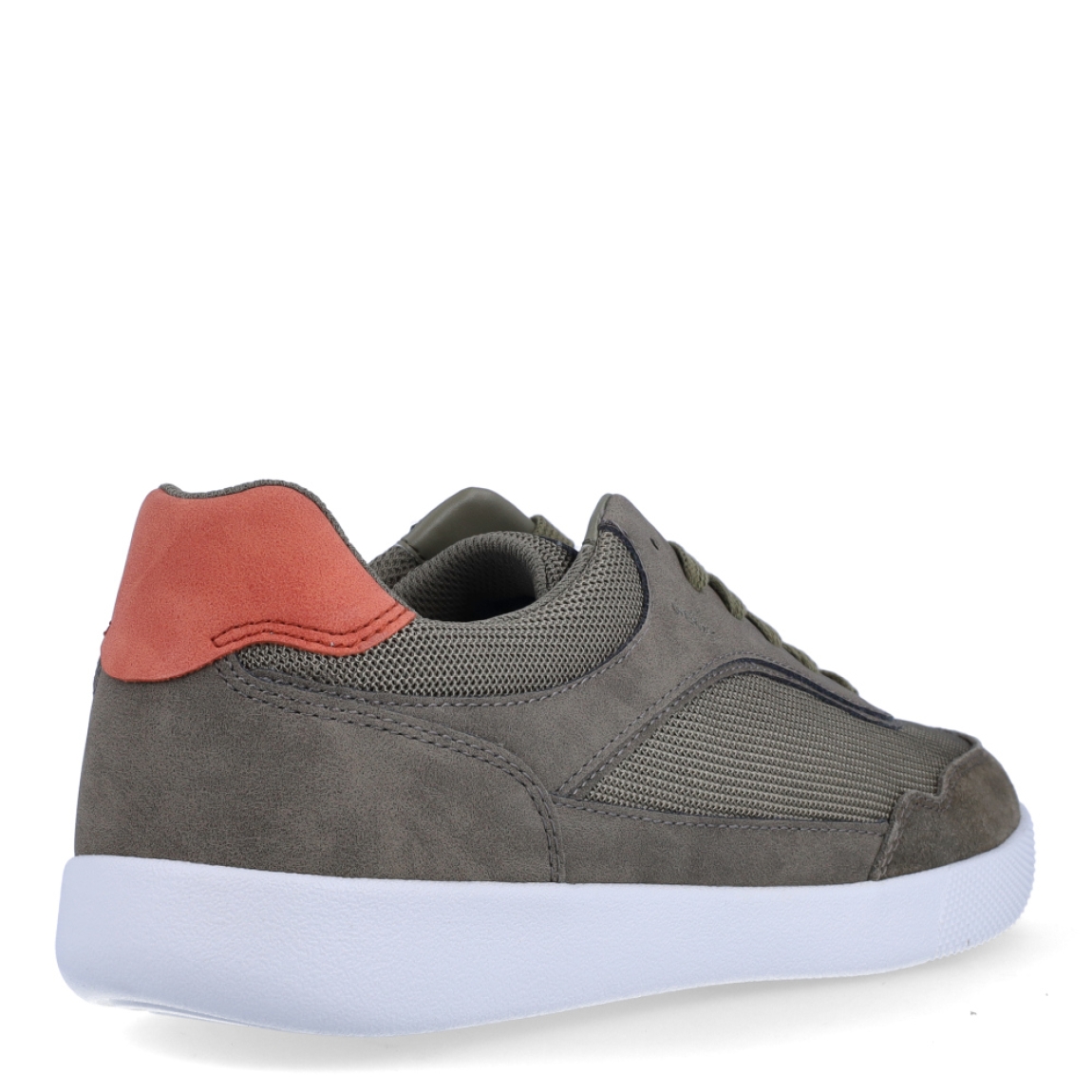 Deportivas de la marca Geox, modelo U57. Exterior en naylon color verde. Interior en textil color verde. Cierre de las deportivas con cordones. Suela de goma plana. Estas deportivas Geox U57 transpirables son un complemento ideal de comodidad para el día a día.