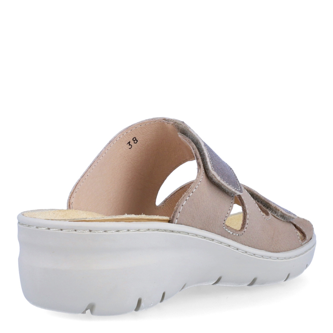 Sandalias de la marca Comfort Class, modelo VICKY. Exterior de las sandalias en piel color taupe. Interior de las sandalias en piel color beig con plantilla acolchada y extraíble. Cierre de las sandalias con doble velcro y cuña de 3cm de altura. Estas sandalias Comfort Class VICKY son un complemento perfecto de comodidad para tus looks diarios.