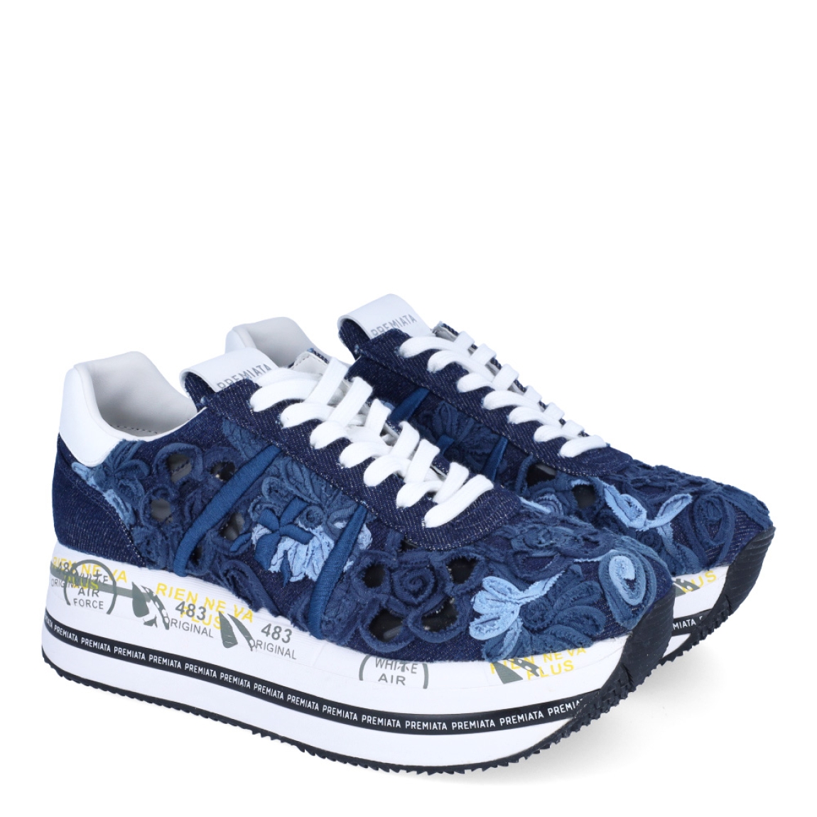 Deportiivas de la marca Premiata, modelo BETH. Exterior de la deportivas en tela color azul con detalle de flores. Interior color blanco. Cierre de las deportivas Premiata con cordones blancos. Deportivas con plataforma de 5cm de altura con detalle de estampado. Estas deportivas Premiata BETH son la combinación perfecte entre lo clásico, cómodo y original. Será tu complemento perfecto para esta temporada!