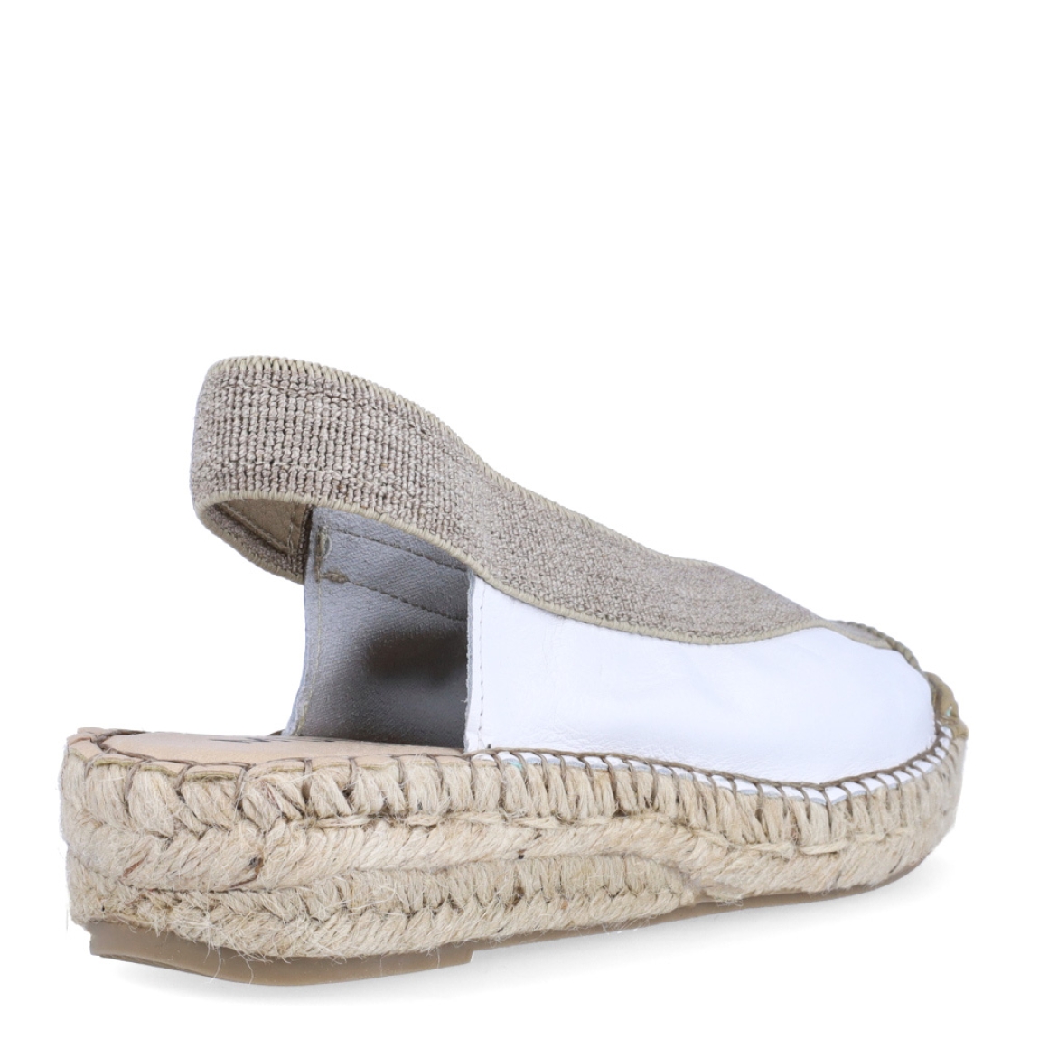 Alpargatas destalonadas de la marca Munné, modelo BENKA. Exterior en piel color blanco con punta redonda. Interior en piel color nude. Alpargata clásica con cierre elastico que va desde la pala hasta el talon.en tobillo. Alpargata con cuña de piel trenzada de 3cm de altura. Estas alpargatas Munné BENKA son ideales para esta temporada!