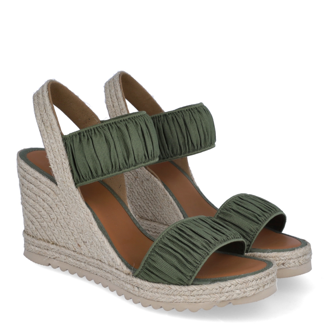 Alpargatas de la marca Casteller, modelo BLUMA. Exterior de las alpargatas en textil con efecto corrugado color verde. Interior de las alpargatas en piel color camel. Alpargatas con cuña de 8cm de altura. Estas alpargatas Casteller BLUMA son una tendencia de temporada. Gracias a su diseño, podrás estilizar tus looks con la máxima comodidad posible.