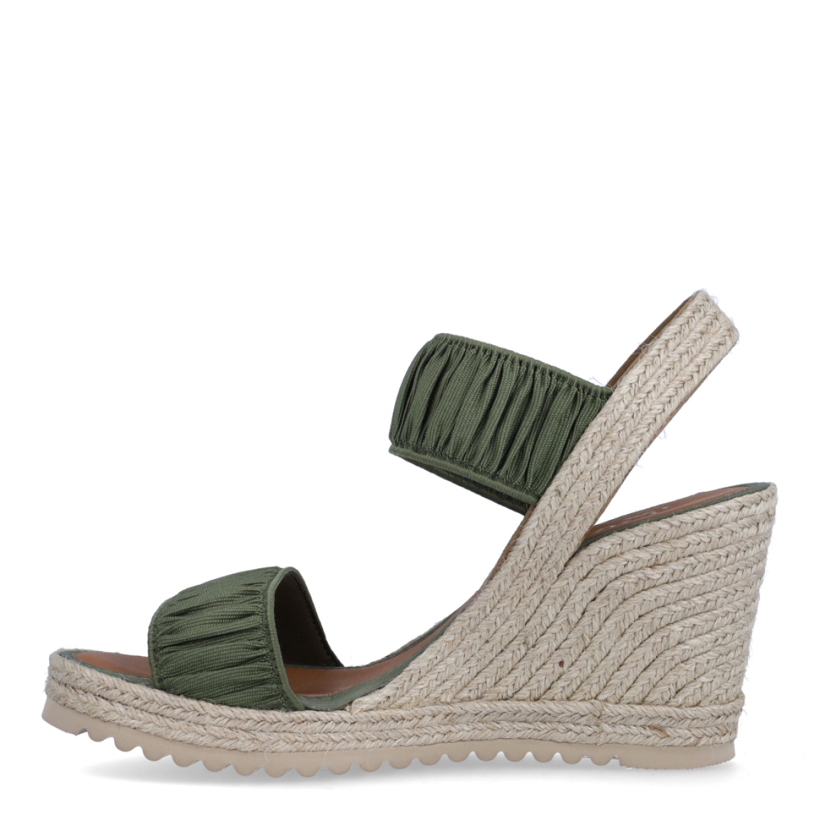 Alpargatas de la marca Casteller, modelo BLUMA. Exterior de las alpargatas en textil con efecto corrugado color verde. Interior de las alpargatas en piel color camel. Alpargatas con cuña de 8cm de altura. Estas alpargatas Casteller BLUMA son una tendencia de temporada. Gracias a su diseño, podrás estilizar tus looks con la máxima comodidad posible.