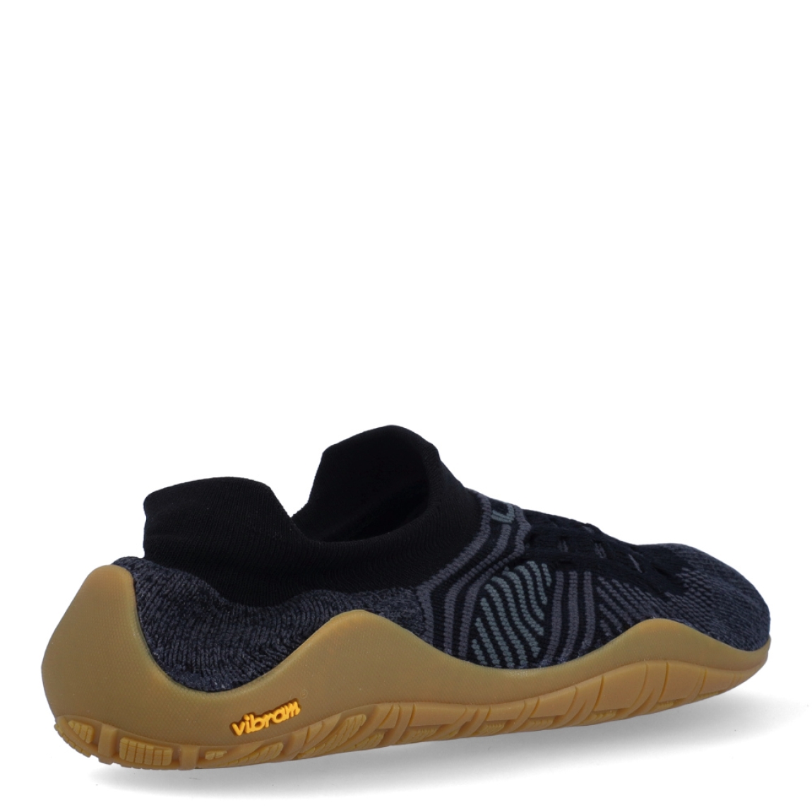 Deportivas de la marca UYN, modelo BEEMOTION. Exterior en tela color negro con detales en gris. Interior en piel color negro. Cierre sin cordones, con elasticos y suela plana de goma. Estas deportivas transpirables UYN BEEMOTION son ideales en comodidad y ligereza!