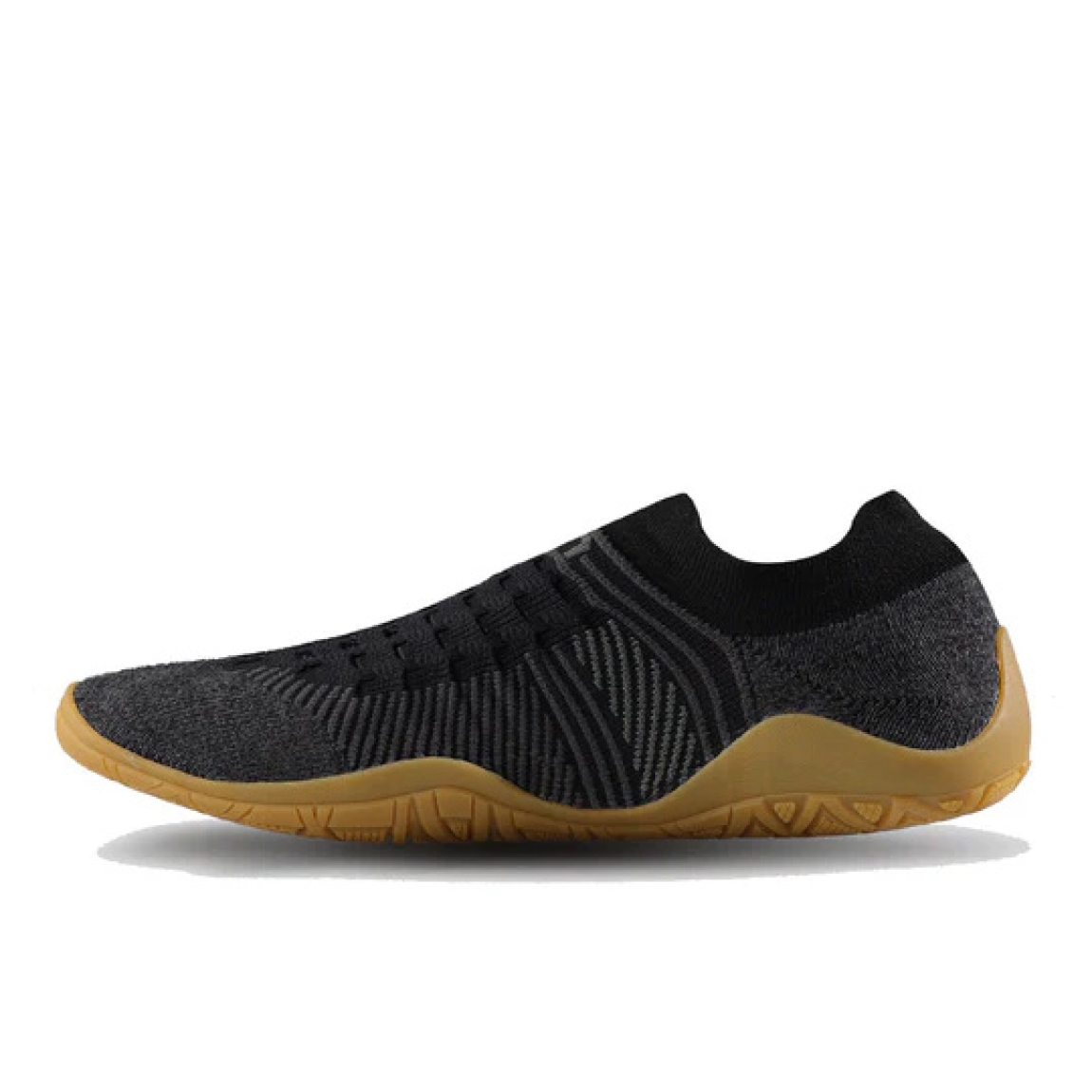 Deportivas de la marca UYN, modelo BEEMOTION. Exterior en tela color negro con detales en gris. Interior en piel color negro. Cierre sin cordones, con elasticos y suela plana de goma. Estas deportivas transpirables UYN BEEMOTION son ideales en comodidad y ligereza!