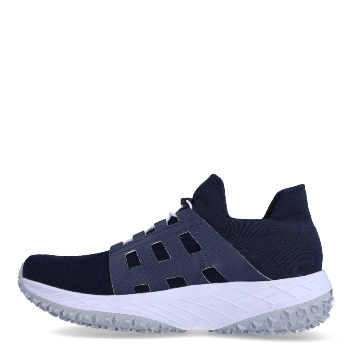 Deportivas transpirables de la marca UYN, modelo ARTAX. Elaboradas en tela color azul con logo en parte exterior. Interior en tela color azul. Cierre con cordones elásticos blancos y una cuña de 4cm de altura. Estas deportivas ARTAX son ideales para caminar cómodamente. Resultan perfectas para la temporada de verano gracias a la transpirabilidad de la parte superior.