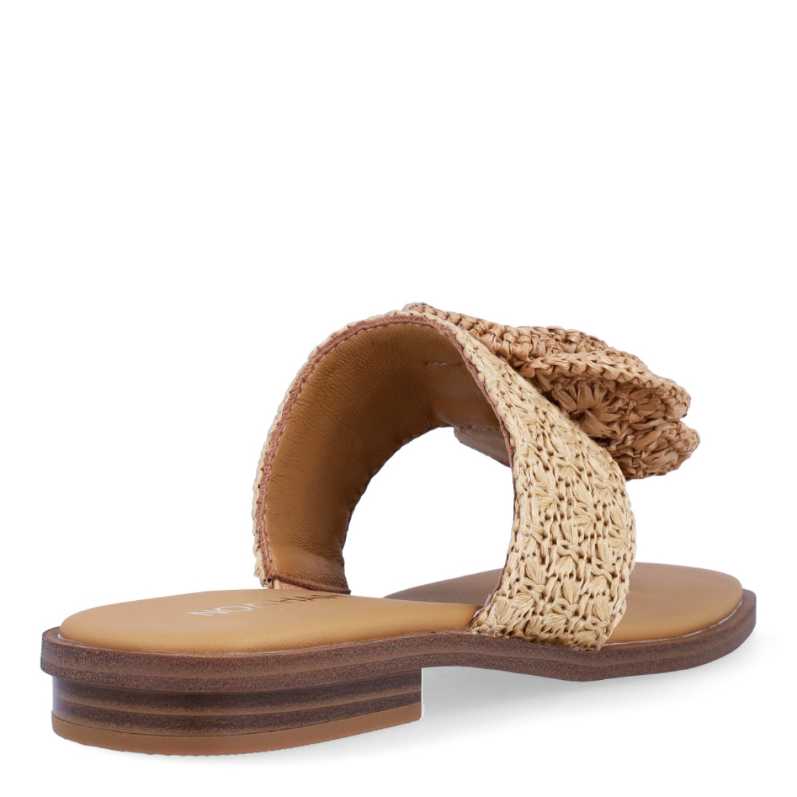 Esclavas de la marca Noa Harmon, modelo ACACIA. Elaboradas de rafia trenzada color cuero con detalle de flor en la pala. Interior en piel color cuero. Esclavas con suela plana. Estas esclavas Noa Harmon ACACIA son un complemento ideal para tus looks de esta nueva temporada!