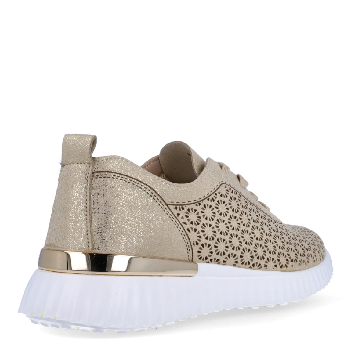 Deportivas transpirables de la marca Walk & Fly, modelo AH-80. Exterior en microfibra color oro con efecto troquelado. Cierre con cordones con plataformade goma dentada y cuña de 2cm de altura. Estas deportivas Walk & Fly AH-80 tienen la comodidad que necesitas en tu día a día!