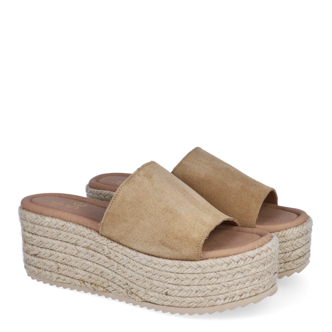 Chanclas de la marca Itse, modelo CHENAY. Exterior de las chanclas en ante color camel. Interior de las chanclas en piel color nude. Chanclas Itse con plataforma de 6cm de altura. Estas chanclas Itse CHENAY, son unas clásicas para esta temporada, podrás combinarlas con todos tus looks desde una comodidad única.
