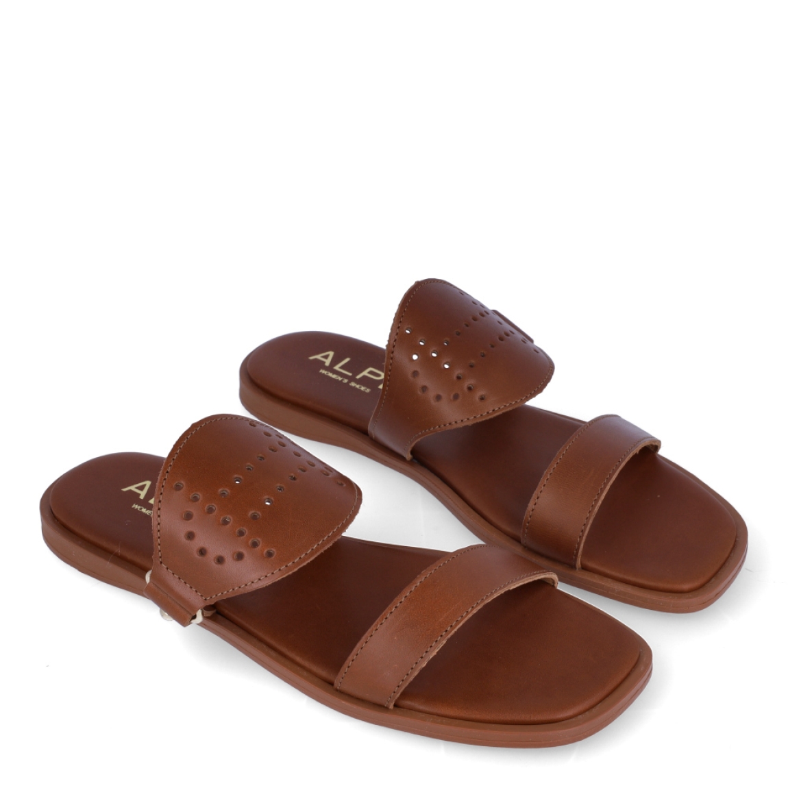 Sandalias de la marca Alpe, modelo SHEILA. Exterior en piel color cuero con efecto troquelado y tiras en la pala. Interior en piel color cuero. Sandalias Alpe con suela antideslizante y puntera cuadrada, sin cierre. Modelo SHEILA ideal para esta temporada!