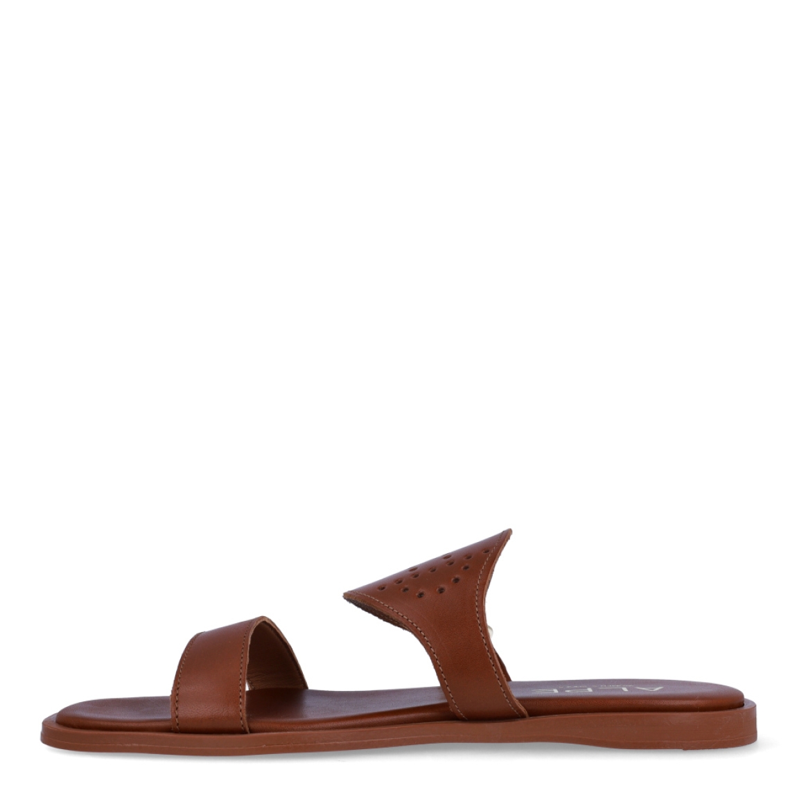 Sandalias de la marca Alpe, modelo SHEILA. Exterior en piel color cuero con efecto troquelado y tiras en la pala. Interior en piel color cuero. Sandalias Alpe con suela antideslizante y puntera cuadrada, sin cierre. Modelo SHEILA ideal para esta temporada!