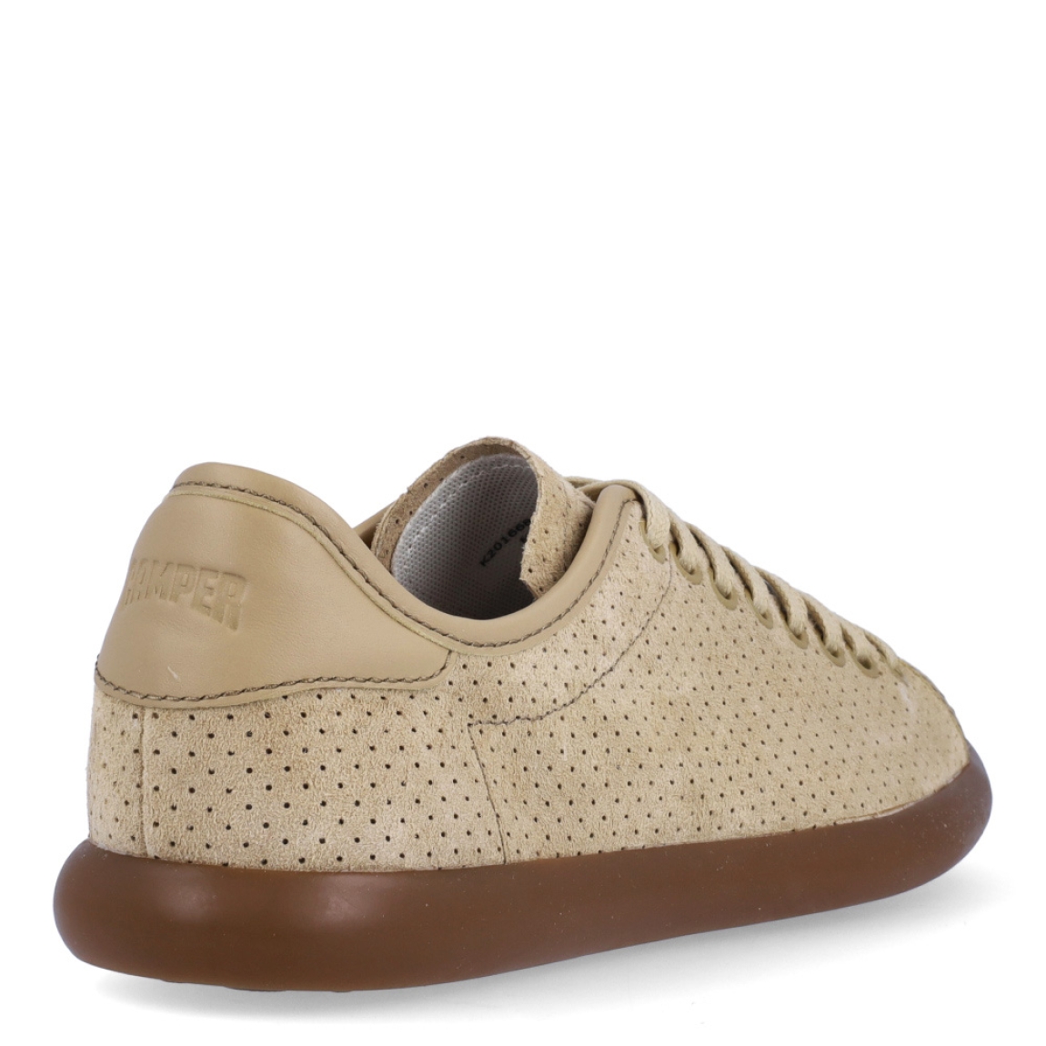 Deportivas de la marca Camper, modelo K201. Exterior en piel troquelada color camel. Cierre con cordones. Suela de goma plana color camel. Estas deportivas Camper K201 son un complemento ideal para disfrutar de la comodidad al caminar.