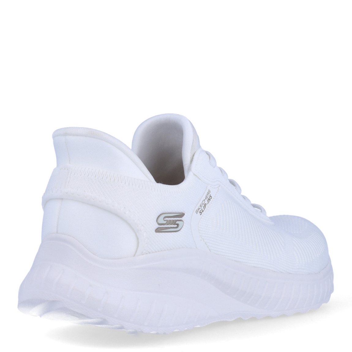 Deportivas de la marca Skechers, modelo 117. Exterior en naylon color blanco con detalle del logo en parte lateral. Interior en textil color blanco con plantilla acolchada y extraíble para máxima comodidad. Cordones de color blanco y una cuña de 3cm de altura. Estas deportivas Skechers 117 son unas clásicas, ideales para tu día a día.