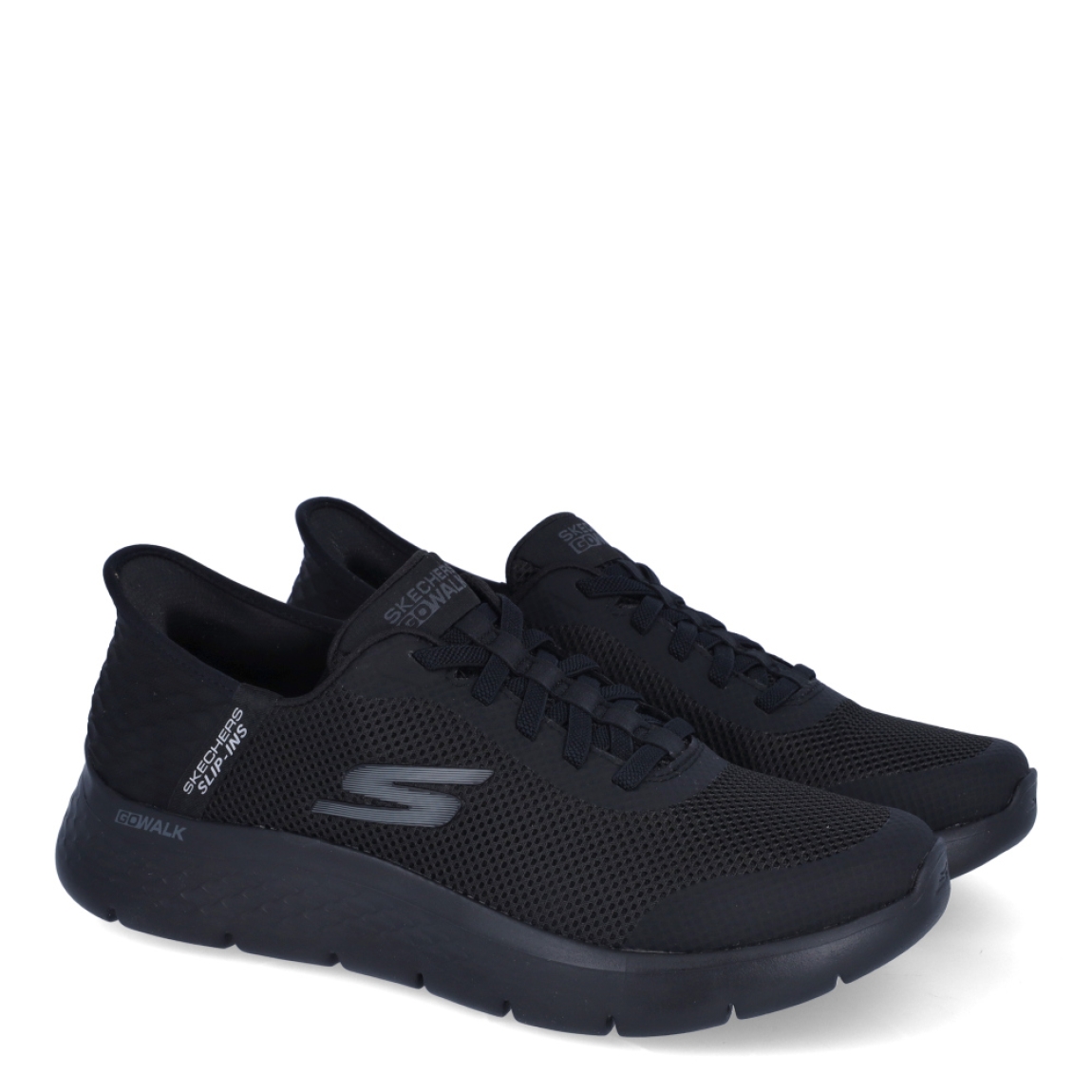 Deportivas de la marca Skechers, modelo GO WALK. Exterior en naylon con efecto rejilla color azul negro, con logo lateral de la marca. Interior en textil transpirable color negro con plantilla acolchada y extraíble para máxima comodidad. Cierre con cordones. Suela de goma con cuña de 3cm de altura. Estas deportivas Skechers GO WALK son ideales para tu día a día, unas clásicas excelentes en comodidad.