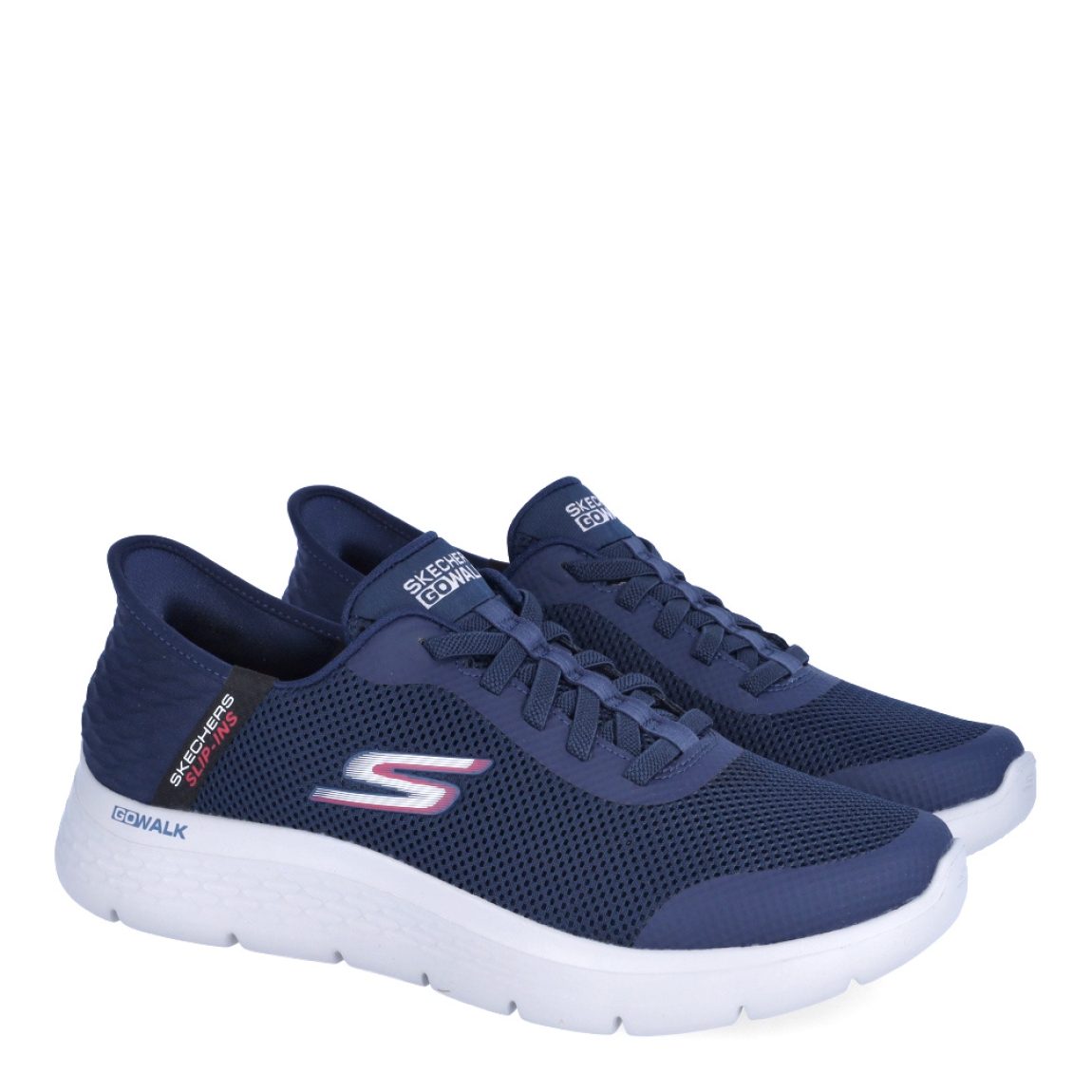 Deportivas de la marca Skechers, modelo GO WALK. Exterior en naylon con efecto rejilla color azul marino, con logo lateral de la marca. Interior en textil transpirable color verde oscuro con plantilla acolchada y extraíble para máxima comodidad. Cierre con cordones. Suela de goma con cuña de 3cm de altura. Estas deportivas Skechers GO WALK son ideales para tu día a día, unas clásicas excelentes en comodidad.