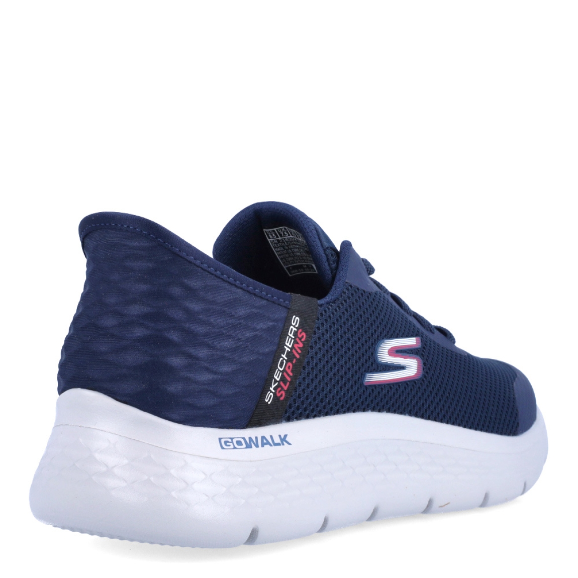 Deportivas de la marca Skechers, modelo GO WALK. Exterior en naylon con efecto rejilla color azul marino, con logo lateral de la marca. Interior en textil transpirable color verde oscuro con plantilla acolchada y extraíble para máxima comodidad. Cierre con cordones. Suela de goma con cuña de 3cm de altura. Estas deportivas Skechers GO WALK son ideales para tu día a día, unas clásicas excelentes en comodidad.