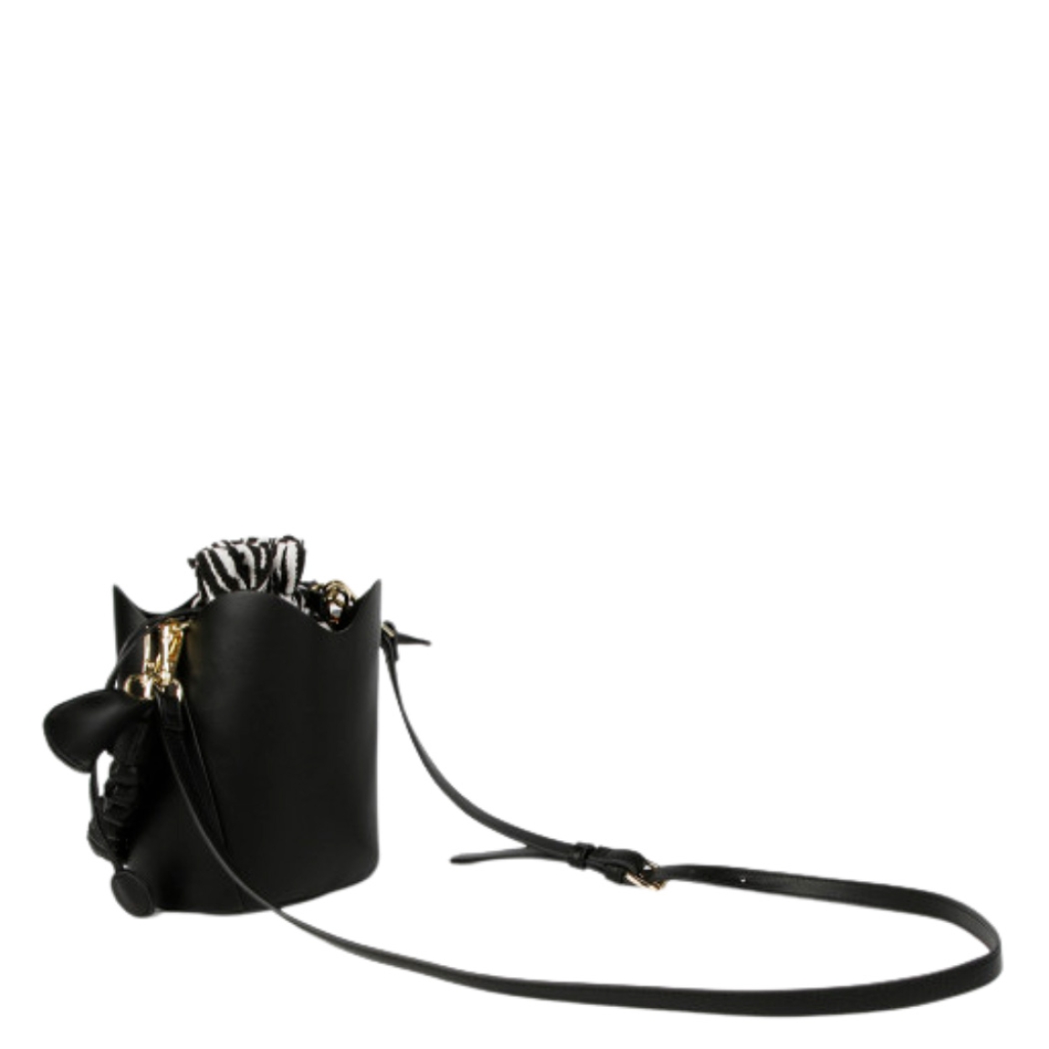 Bolso de la marca Lola Casademunt, modelo BOMB. Exterior en piel color negro con asa corta trenzada. Incluye saco interior con estampado cebra, asa larga y cierre ajustable con cordón. Medidas alto 18cm y ancho 18cm. Este bolso Lola Casademunt BOMB es ideal para llevarlo a todos lados!