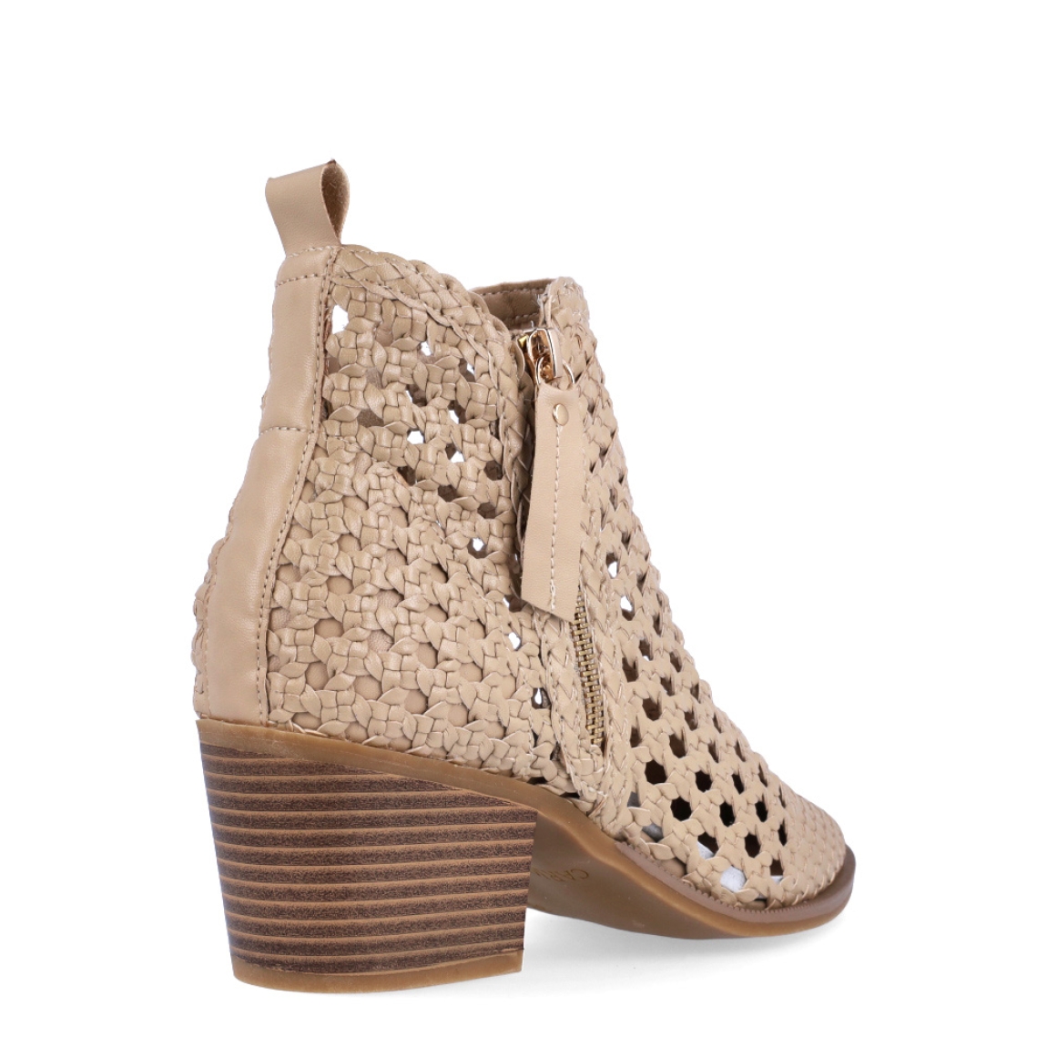 Botines de la marca Alpe, modelo THIANA. Exterior en piel trenzada color camel. Interior en piel color camel con plantilla acolchada. Cierre con cremallera y un tacon de 5cm de altura. Estos botines Alpe THIANA son ideales para llevar con estilo y comodidad tus outfits de temporada!