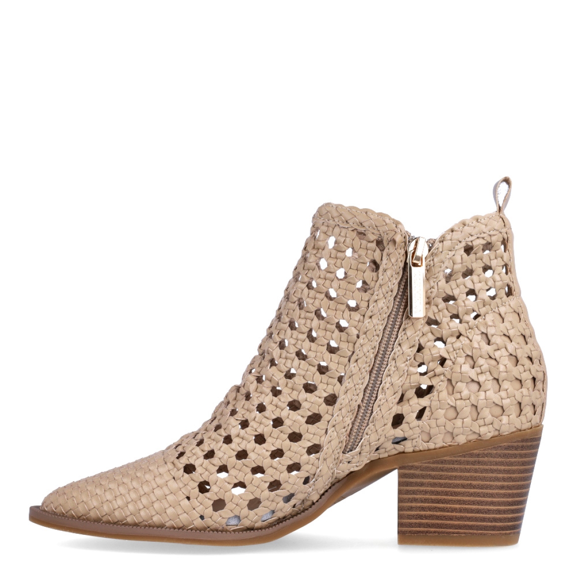 Botines de la marca Alpe, modelo THIANA. Exterior en piel trenzada color camel. Interior en piel color camel con plantilla acolchada. Cierre con cremallera y un tacon de 5cm de altura. Estos botines Alpe THIANA son ideales para llevar con estilo y comodidad tus outfits de temporada!