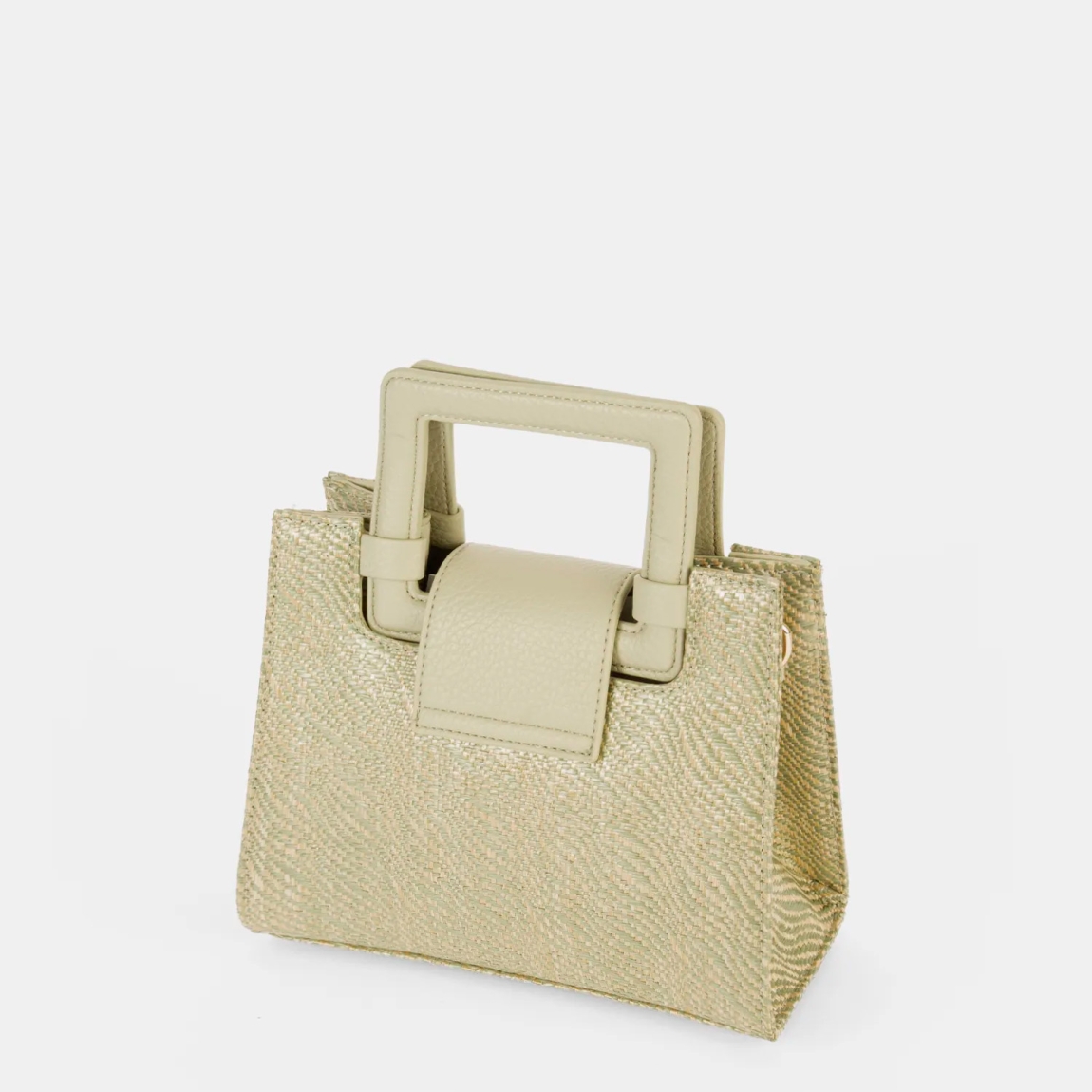 Bolso de la marca Pepe Moll, modelo COCO_S. Elaborado en polipiel color verde, con un diseño ligero y funcional, ideal para cualquier plan.Cierre con botón. Incluye un asa de mano con forma cuadrada. Bolsillo exterior con cremallera, para tenerlo todo bien organizado. Medidas: 17cm alto y 21cm ancho. Bolso Pepe Moll COCO_S, pensado para acompañarte en tu día a día.