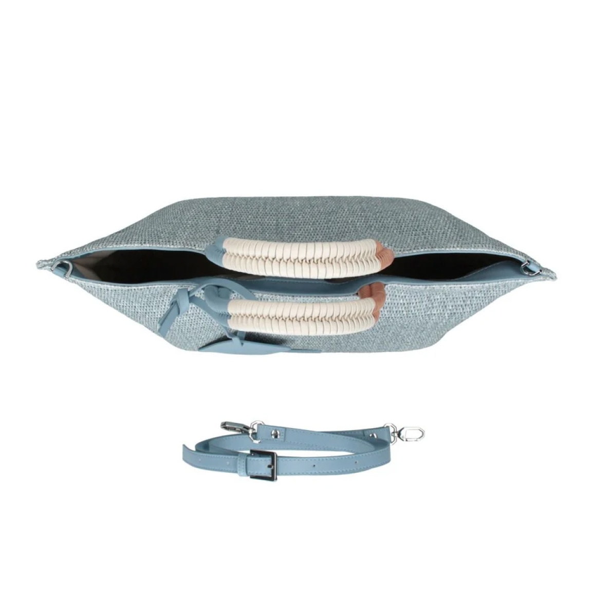 Bolso de la marca Rebelle, modelo FILLIPPA GIZA. Bolso elaborado rafia trenzada color azul. Se caracteriza por su doble portabilidad, se puede llevar en el hombro, y gracias a la correa de hombro desmontable y ajustable, se puede llevar cruzado. El interior está forrado y cuenta gran espacio. Cierre con botón. Medidas: alto 28cm y ancho 40cm. Este bolso Rebelle FILLIPPA GIZA es ideal para llevar todo lo que necesites a todos lados!