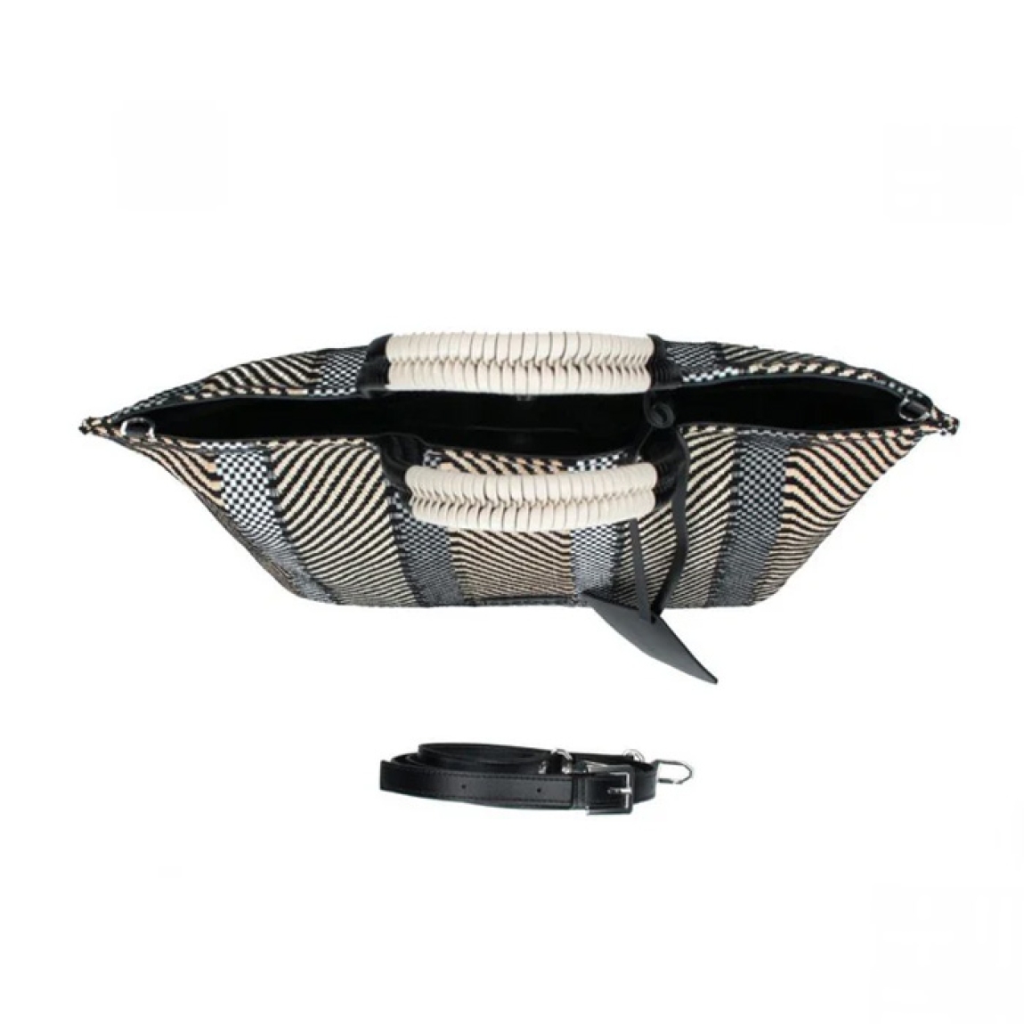 Bolso de la marca Rebelle, modelo FILIPPA RAPHIA. Bolso elaborado rafia trenzada multicolor. Se caracteriza por su doble portabilidad, se puede llevar en el hombro, y gracias a la correa de hombro desmontable y ajustable, se puede llevar cruzado. El interior está forrado y cuenta gran espacio. Cierre con botón. Medidas: alto 40cm y ancho 27cm. Este bolso Rebelle FILIPPA RAPHIA es ideal para llevar todo lo que necesites a todos lados!