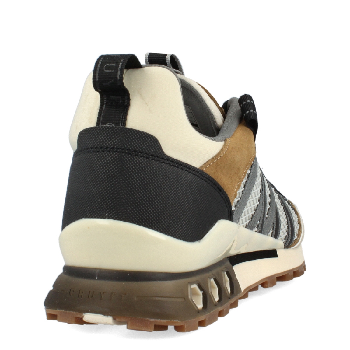 Deportivas de la marca Cruyff, modelo 241. Exterior de las deportivas en piel color beig con efecto rejilla y detalles en color gri y ante color camel. Interior de las deportivas en tetxil color gris con plantilla acolchada y extraíble. Cierre de las deportivas Cruyff con cordones negros. Deportivas con suela plana de goma. Estas deportivas Cruyff 241 tienen el diseño que garantiza la ligereza y comodidad que necesitas en tu día a día.
