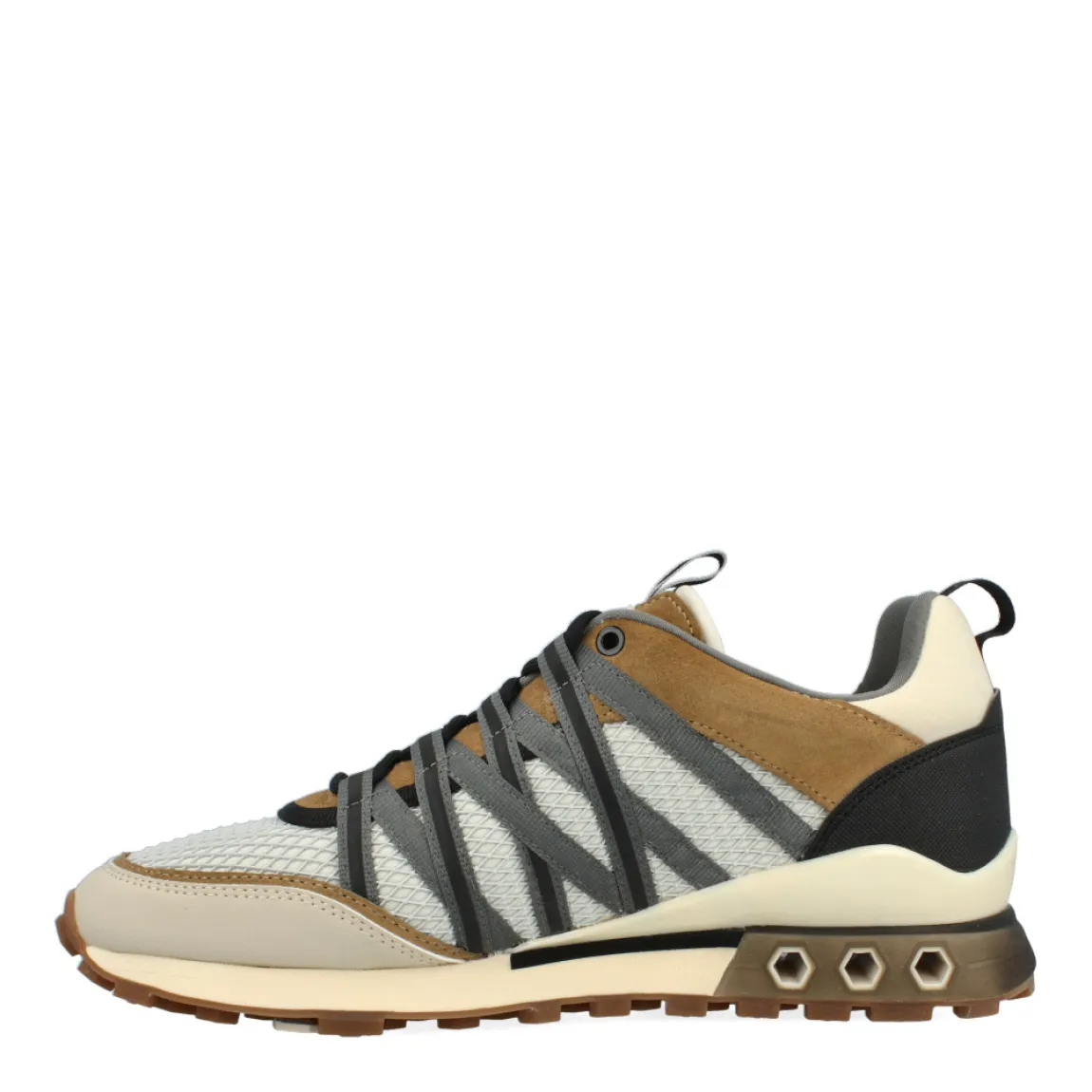 Deportivas de la marca Cruyff, modelo 241. Exterior de las deportivas en piel color beig con efecto rejilla y detalles en color gri y ante color camel. Interior de las deportivas en tetxil color gris con plantilla acolchada y extraíble. Cierre de las deportivas Cruyff con cordones negros. Deportivas con suela plana de goma. Estas deportivas Cruyff 241 tienen el diseño que garantiza la ligereza y comodidad que necesitas en tu día a día.