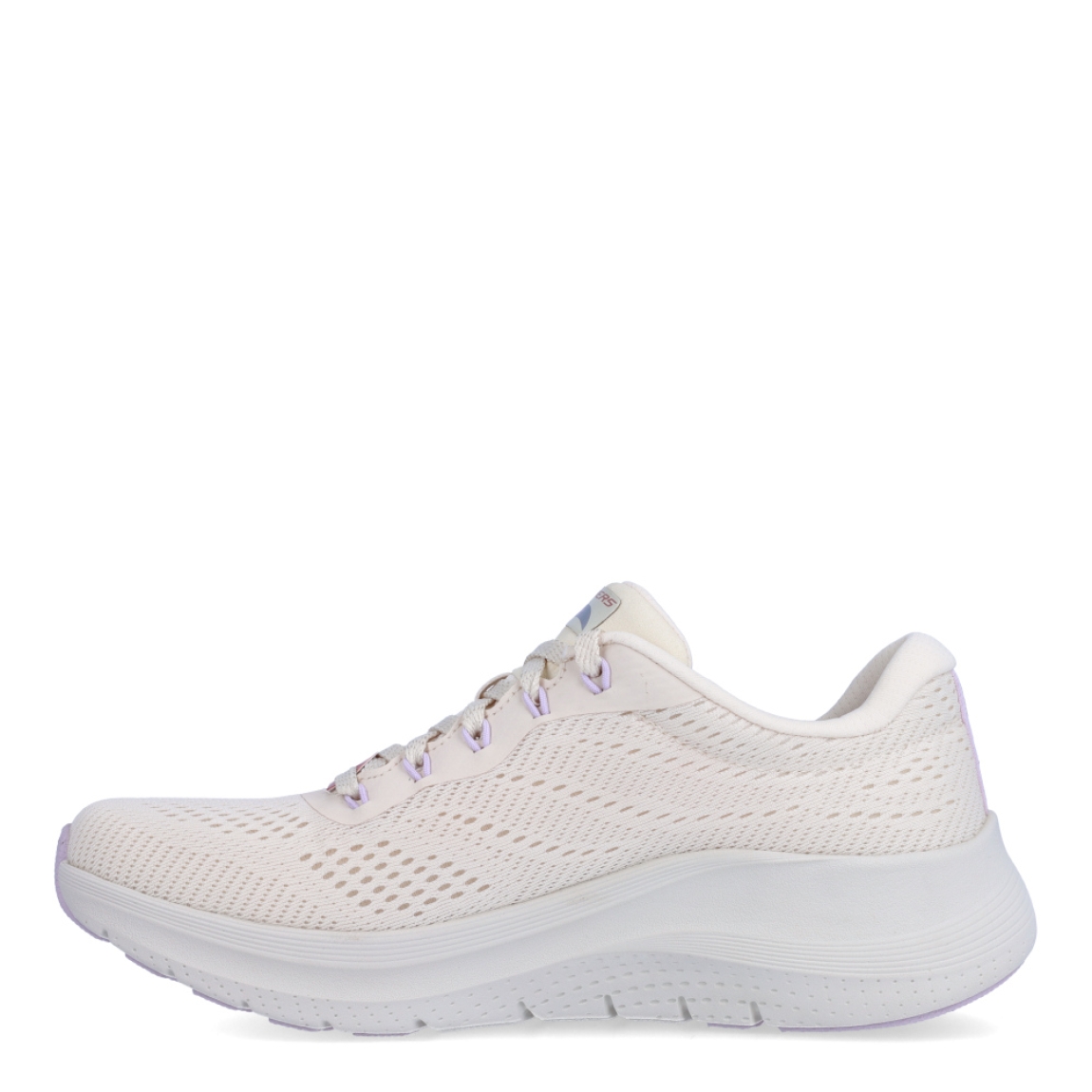 Deportivas de la marca Skechers, modelo ARCHFIT. Exterior naylon color blanco con efecto de rejilla y logo en parte lateral. Interior en textil color blanco con plantilla acolchada y extraíble para máxima comodidad. Cordones de color blanco y una cuña de 2cm de altura. Estas deportivas Skechers ARCHFIT son unas clásicas, ideales para tu día a día.