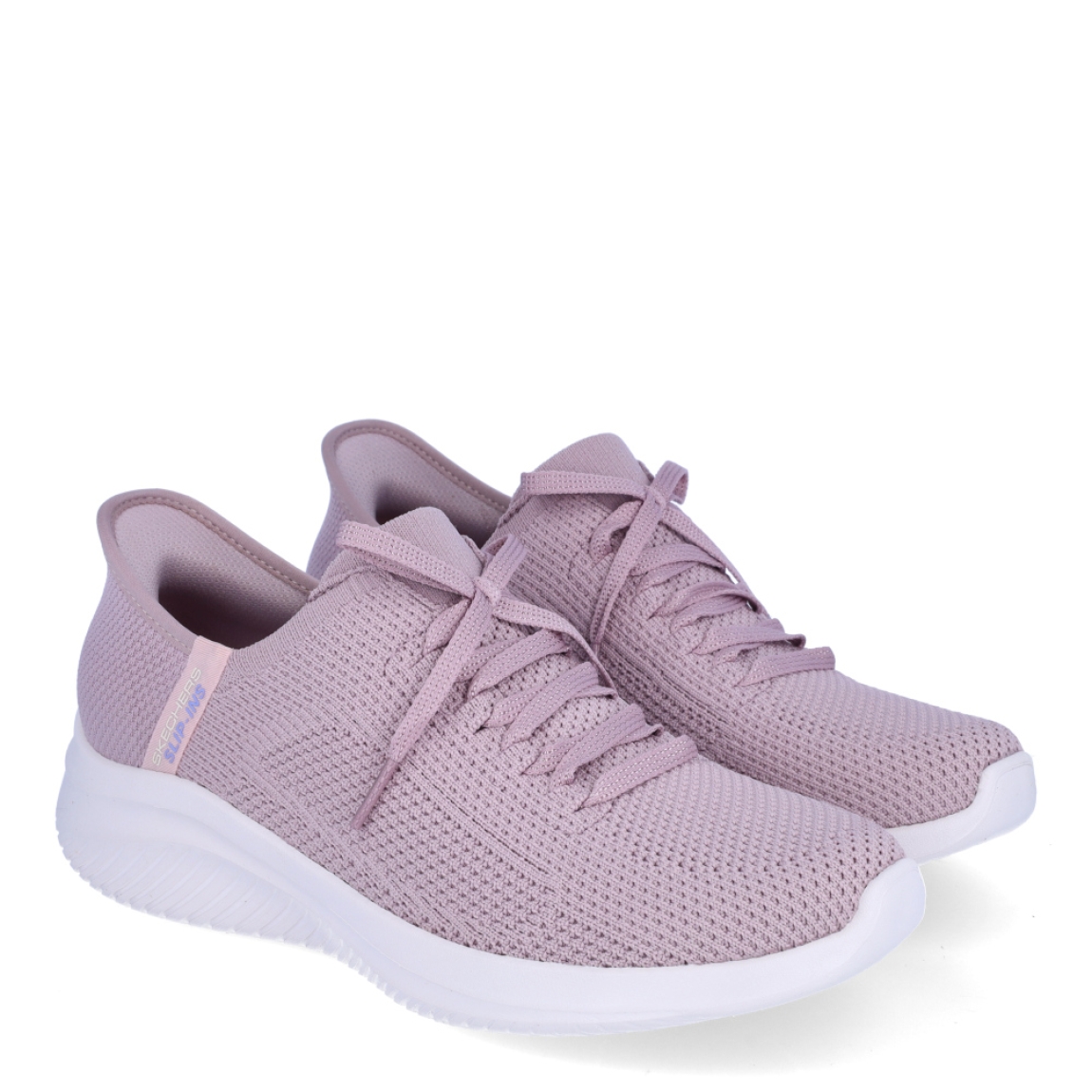 Deportivas de la marca Skechers, modelo CHAOS. Exterior en textil color lila con efecto de rejilla con detalle del logo en parte lateral. Interior en textil color gris con plantilla acolchada y extraíble para máxima comodidad. Cordones de color lila y una cuña de 3cm de altura. Estas deportivas transpirables Skechers CHAOS son unas clásicas, ideales para tu día a día.