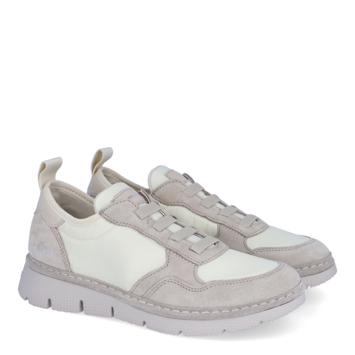 Deportivas de la marca Panchic, modelo P16. Exterior de las deportivas en naylon color beig. Interior de las deportivas en textil de color blanco. Cierre de las deportivas Panchic con cordones eláscticos color beig. Plantilla acolchada y extraíble para máxima comodidad. Puntera de las deportivas de ante. Cuña de las deportivas Panchic de 3cm de altura. Estas deportivas Panchic P16, son un complementio indispensable y clásico en tu armario.