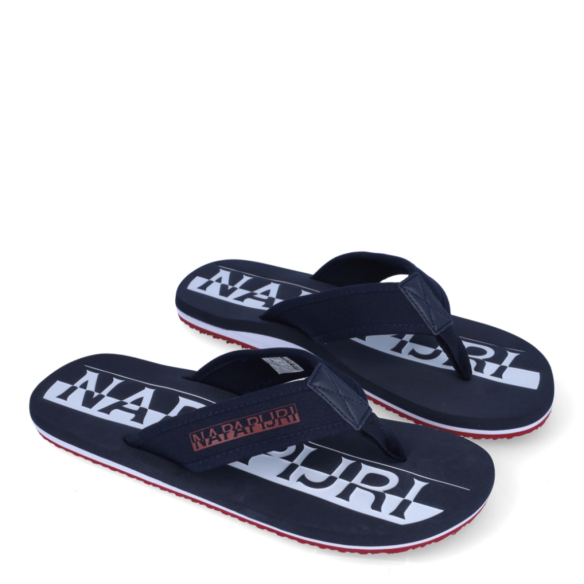 Chanclas de la marca Napapijri modelo IQU. Exterior en neopreno color azul marino, logotipo Napapijri positivo/negativo serigrafiado. Junta reforzada entre bandas. Parte inferior microporosa con logotipo grande estampado en la plantilla. Ideales para esta temporada!