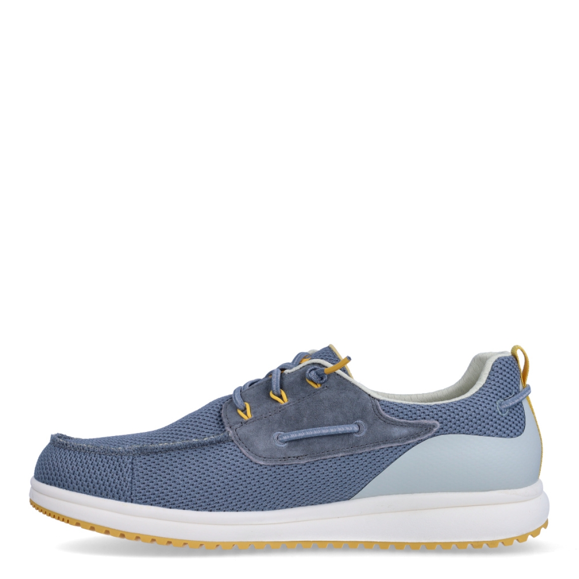 Náuticos de la marca Pitas, modelo BAY. Exterior de los náuticos en tela color azul con detalles en amarillo y celeste. Interior de los náuticos en tela color beig y plantilla acolchada y extraíble. Cierre de los náuticos Hey Dude con cordones elásticos y suela plana de goma. Estos náuticos Pita BAY, son el complemento perfecto para esta temporada, los podrás lucir con la máxima comodidad posible.