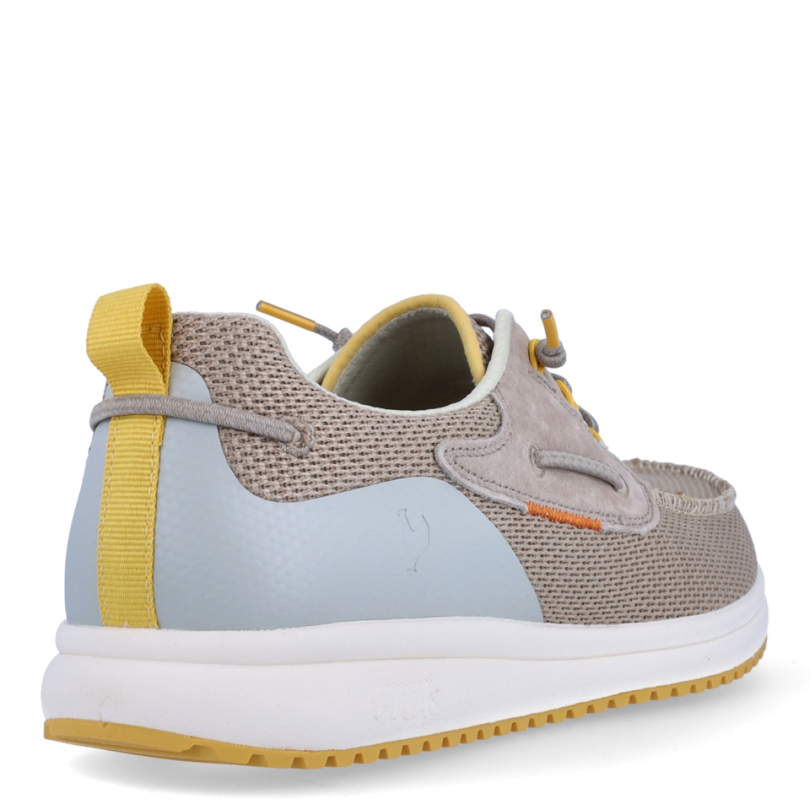 Náuticos de la marca Pitas, modelo BAY. Exterior de los náuticos en tela color beig con detalles en amarillo y celeste. Interior de los náuticos en tela color beig y plantilla acolchada y extraíble. Cierre de los náuticos Hey Dude con cordones elásticos y suela plana de goma. Estos náuticos Pita BAY, son el complemento perfecto para esta temporada, los podrás lucir con la máxima comodidad posible.