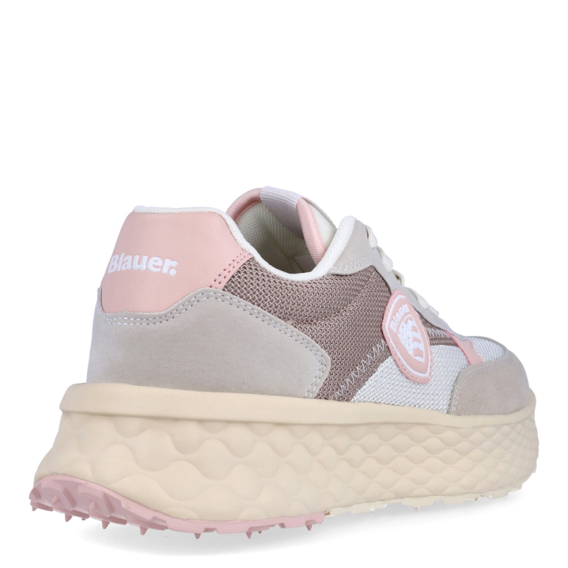 Deportivas de la marca Blauer, modelo LYNN. Exterior de las deportivas en ante color beig con detalle en rosa claro. Interior de las deportivas en piel color blanco. Cierre de las deportivas con cordones color blanco. Deportivas con suela dentada de goma de 4cm de plataforma. Logo Blauer en el lateral exterior de la deportiva. Este modelo LYNN de Blauer es ideal para tu comodidad del día a día!