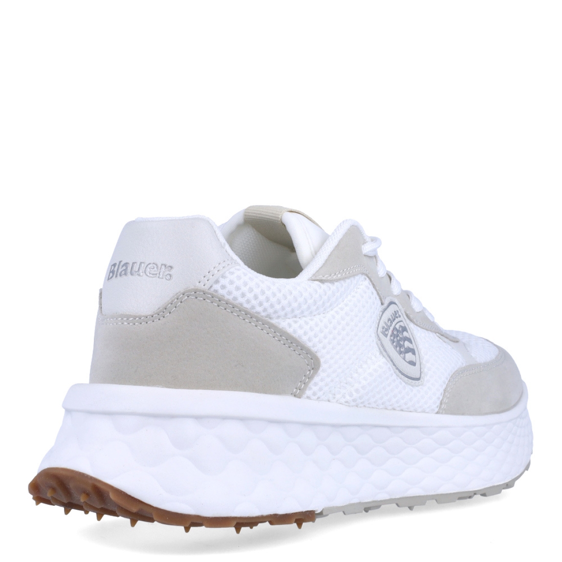 Deportivas de la marca Blauer, modelo LYNN. Exterior de las deportivas en tela color blanco con detalle en ante color beig. Interior de las deportivas en piel color blanco. Cierre de las deportivas con cordones color blanco. Deportivas con suela dentada de goma de 4cm de plataforma. Logo Blauer en el lateral exterior de la deportiva. Este modelo LYNN de Blauer es ideal para tu comodidad del día a día!