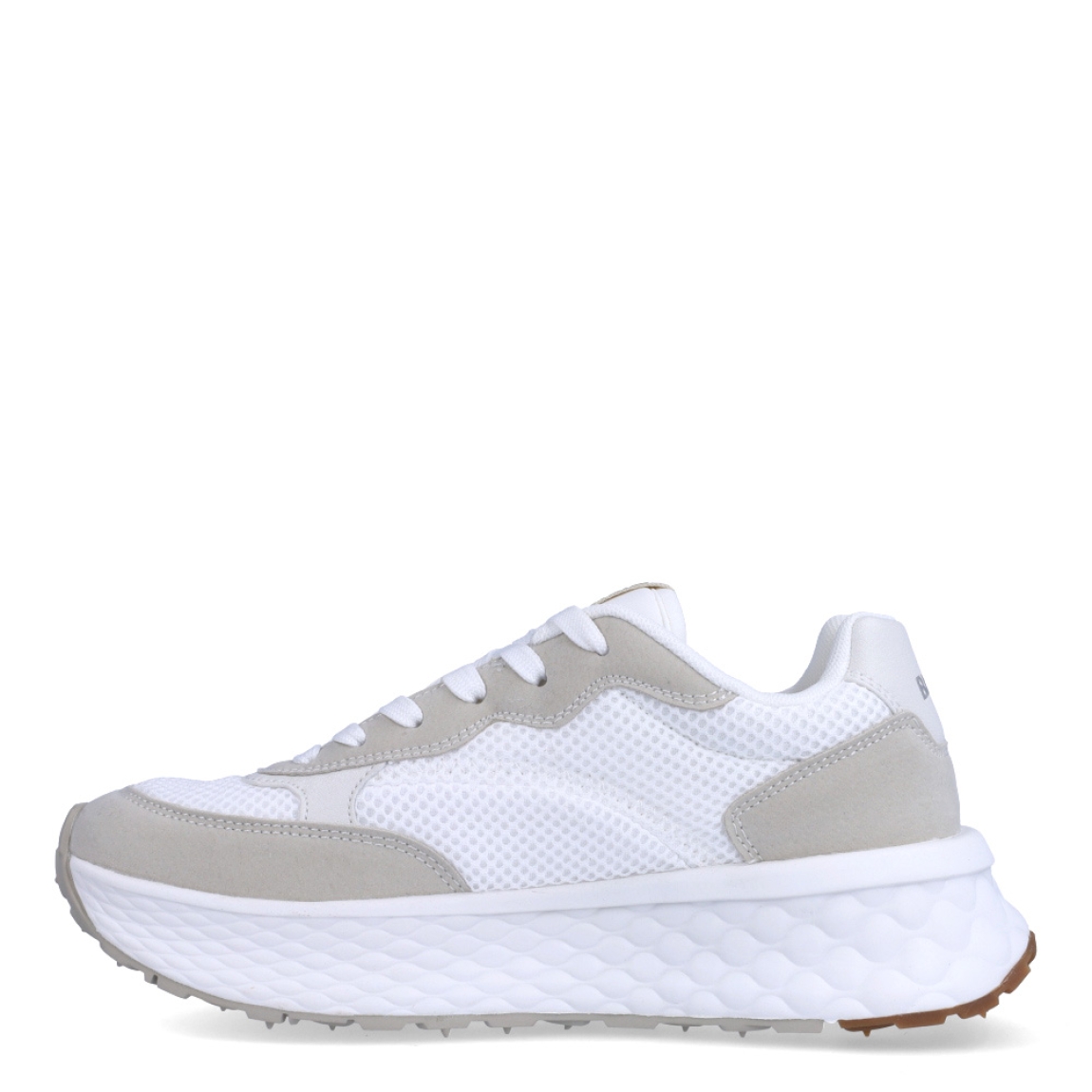 Deportivas de la marca Blauer, modelo LYNN. Exterior de las deportivas en tela color blanco con detalle en ante color beig. Interior de las deportivas en piel color blanco. Cierre de las deportivas con cordones color blanco. Deportivas con suela dentada de goma de 4cm de plataforma. Logo Blauer en el lateral exterior de la deportiva. Este modelo LYNN de Blauer es ideal para tu comodidad del día a día!