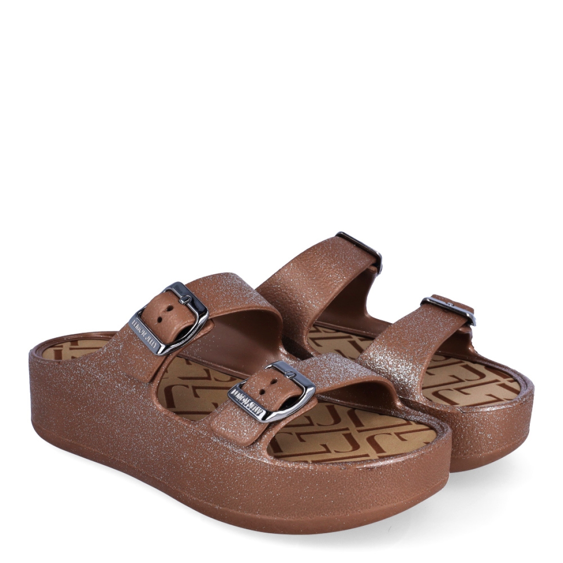 Chanclas de la marca Lemon Jelly, modelo GIULIETTA. Exterior de las chanclas en neopreno color bronce con detalle de escarchado y doble hebillla en pala. Interior de las chanclas en goma color marrón. Chanclas con plataforma de 4cm de altura. Estas chanclas Lemon Jelly FIORELLA son un complemento clásico para esta temporada, están pensadas para los días cálidos y soleados. No pueden faltar en tu armario.