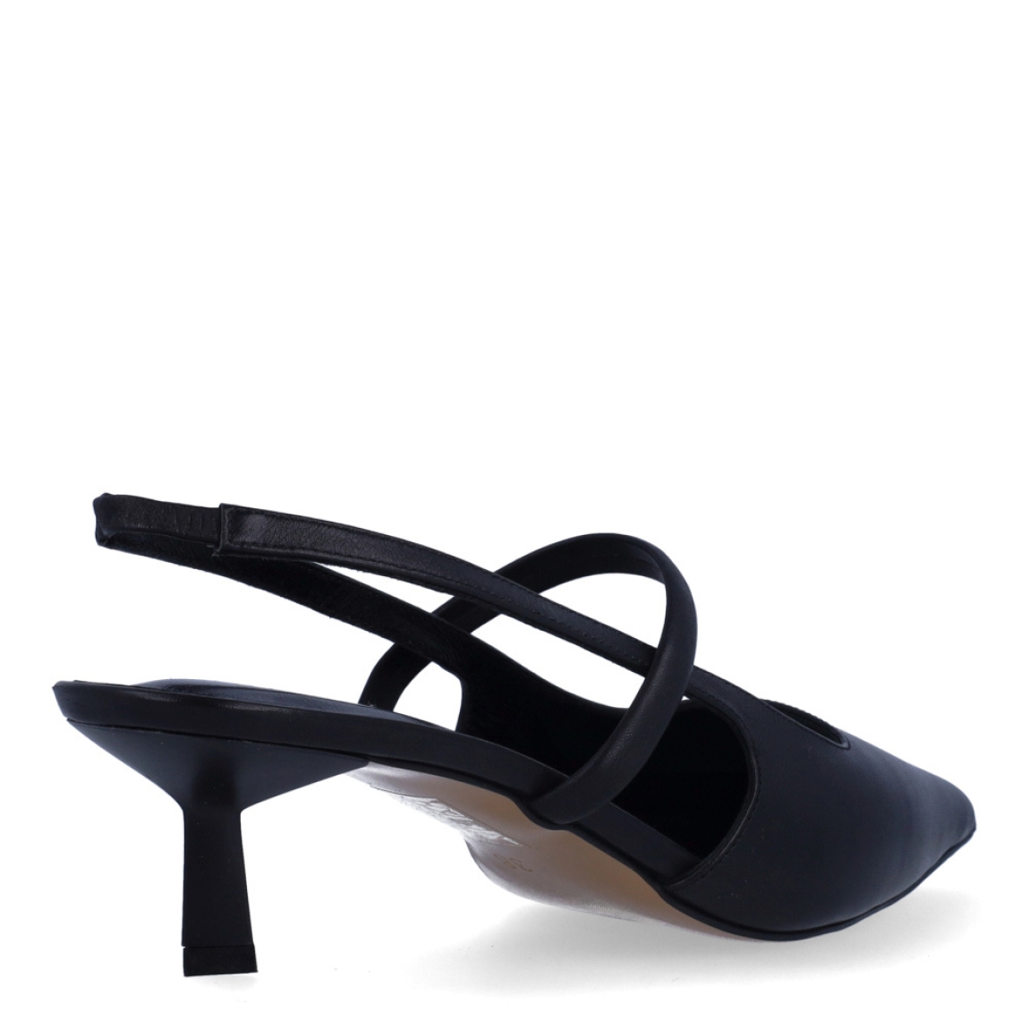 Salones destalonados de la marca Itse, modelo MERRYL. Exterior en piel color negro con punta lápiz. Interior en piel color negro con estampado de marca. Cierre con tira elástica en talón. Salones Itse con tacón de 4cm de altura. Estos salones Itse MERRYL son ideales para lucir looks con elegancia y comodidad!