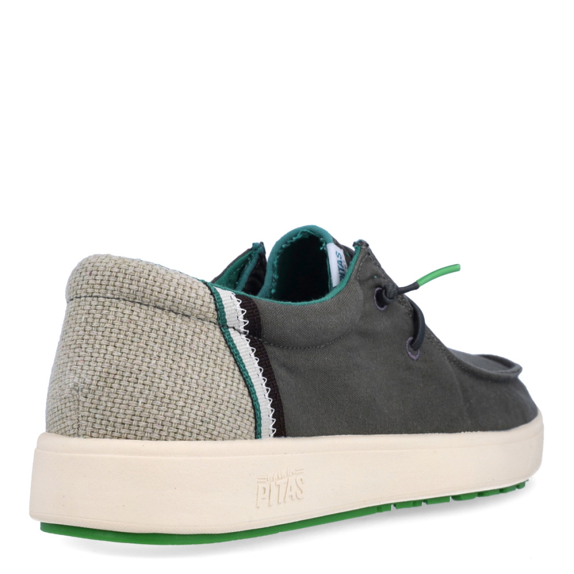 Náuticos de la marca Pitas, modelo CANA. Exterior de los náuticos en tela color gris con detalles en beig y franjas verde. Interior de los náuticos en tela color verde y plantilla acolchada y extraíble. Cierre de los náuticos Hey Dude con cordones elásticos y suela plana de goma. Estos náuticos Pita CANA, son el complemento perfecto para esta temporada, los podrás lucir con la máxima comodidad posible.