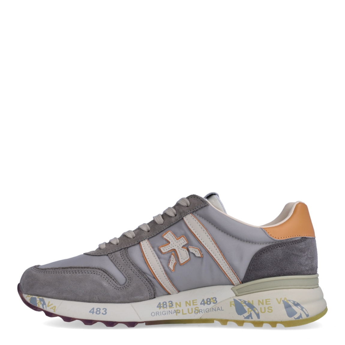Deportiva de la marca Premiata, modelo LANDER. Exterior en ante y nylon de color gris, con detalles en piel de color naranja. Interior en piel de color blanco. Cierre con cordones de color gris. Suela de goma de 3 cm de cuña. Plantilla acolchada para garantizar la máxima comodidad en cada paso.